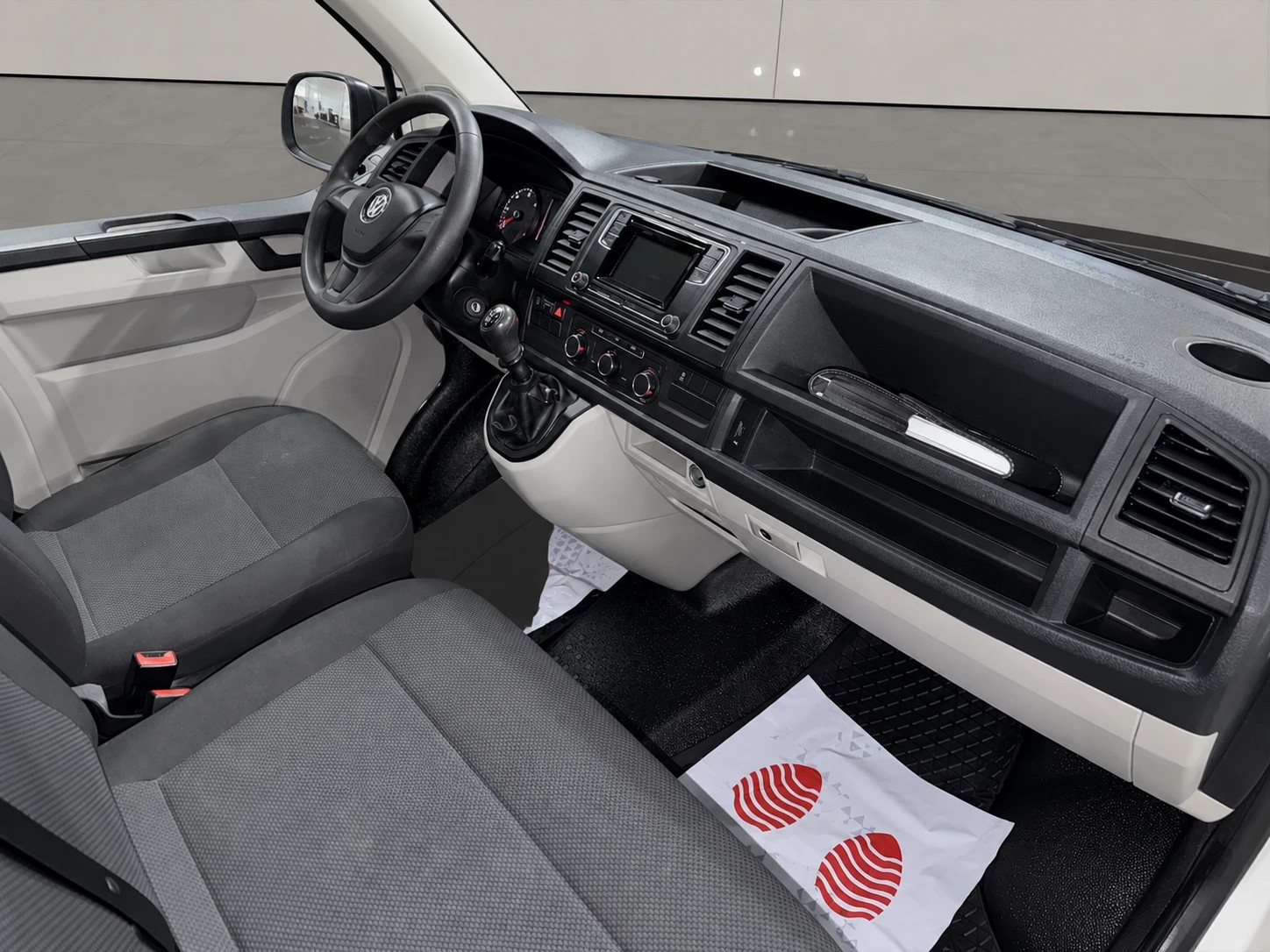 VW T6 2.0 TDI 4Motion Lang Version ( Mit AHK / Sortimo Regale )-image-11