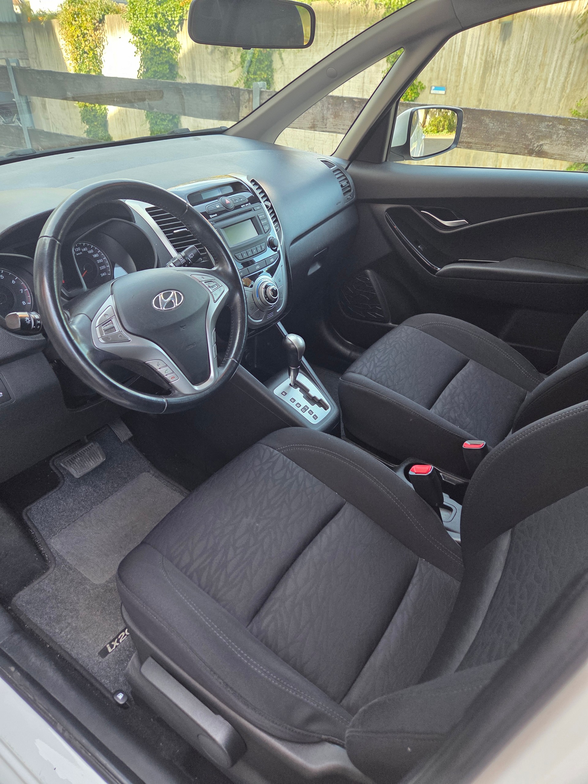 HYUNDAI iX20 1.6 Style Automatic-image-8