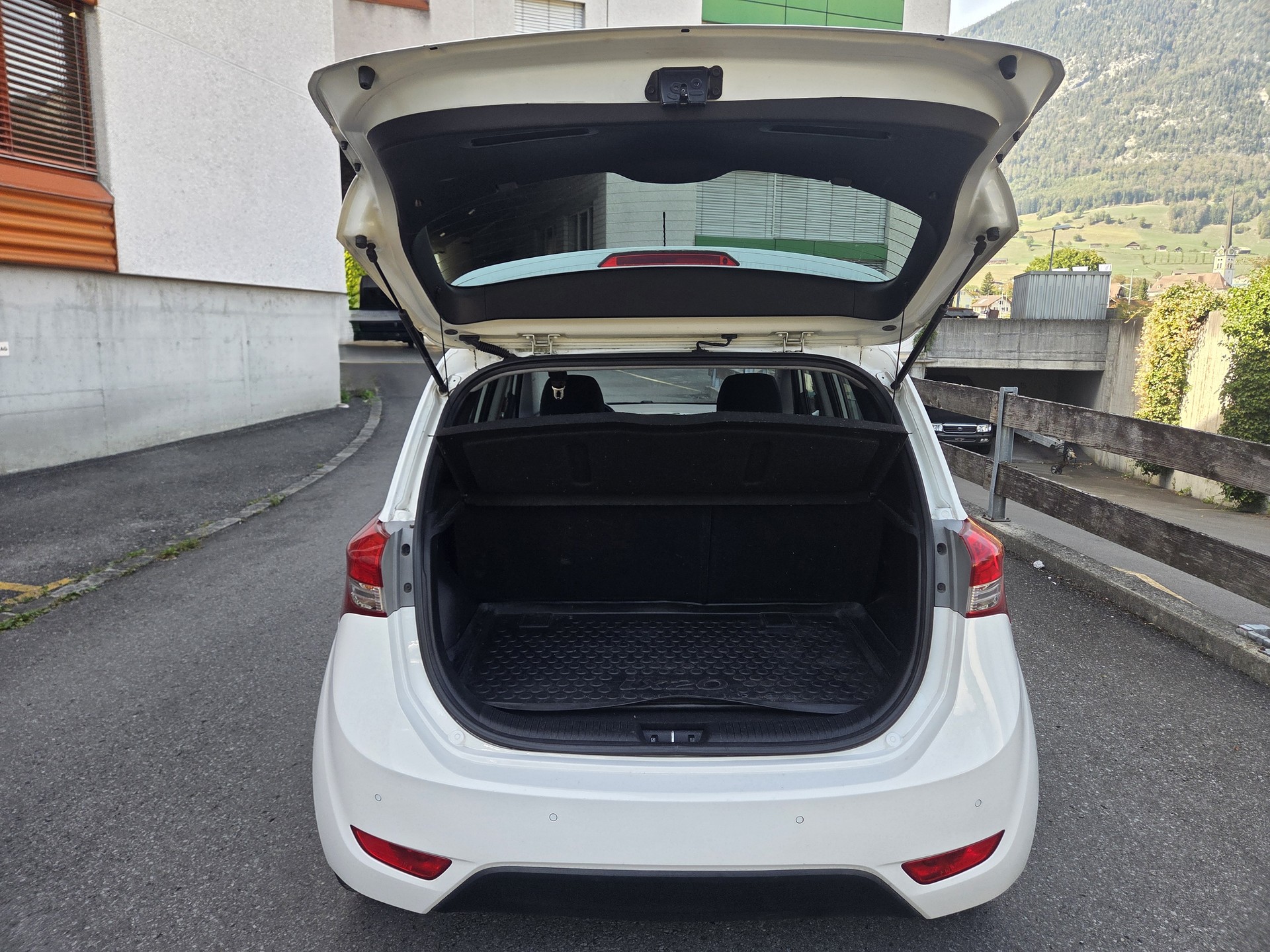 HYUNDAI iX20 1.6 Style Automatic-image-4