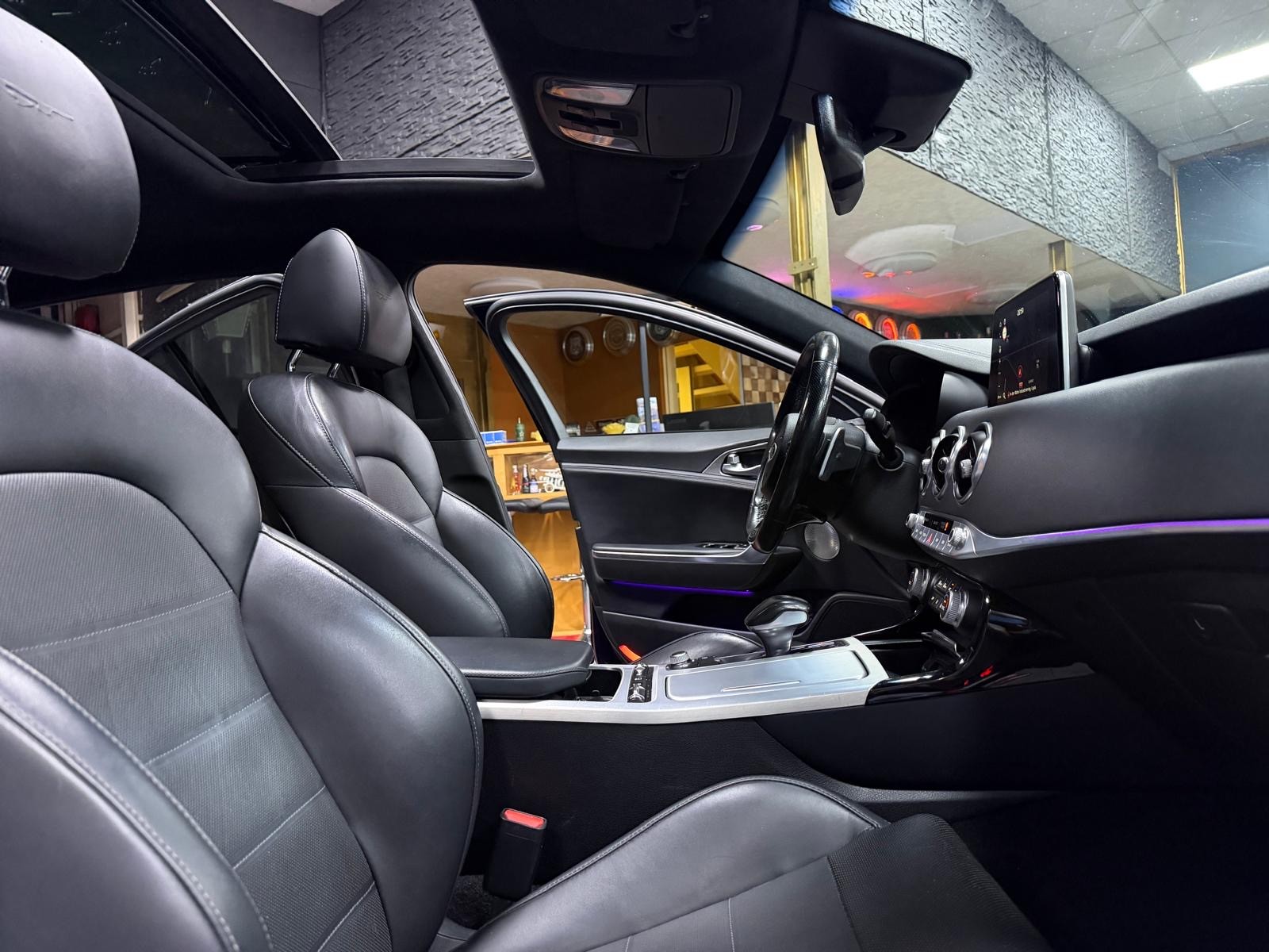 KIA Stinger 3.3 T-GDi GT Automat AWD-image-14