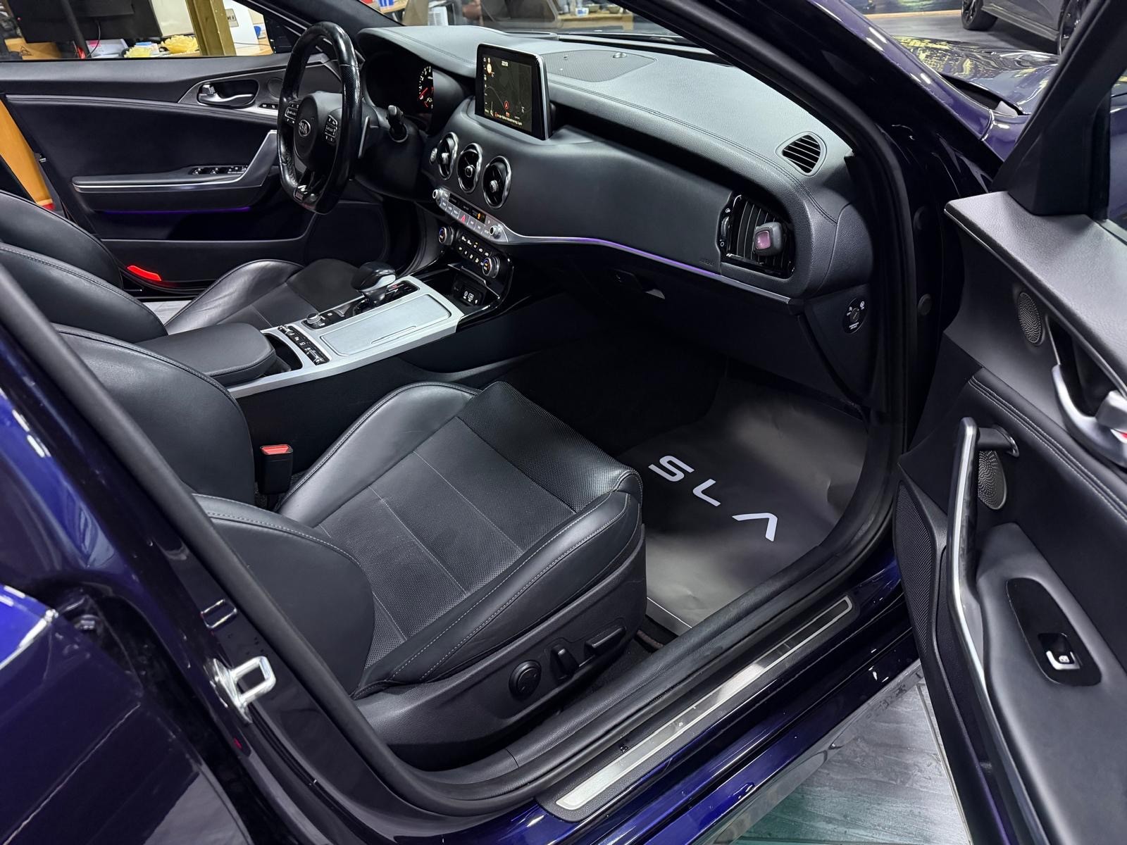 KIA Stinger 3.3 T-GDi GT Automat AWD-image-7