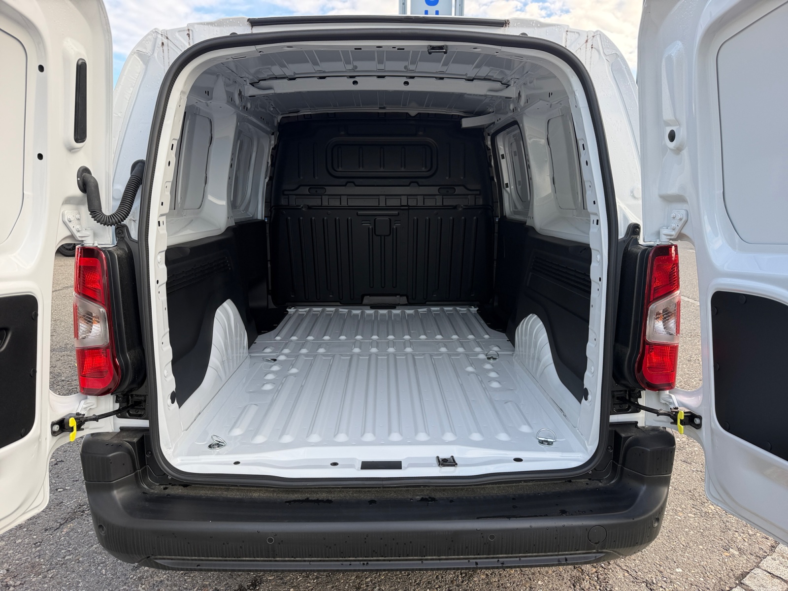 FIAT E-Doblo L2 50kWh 800kg-image-5