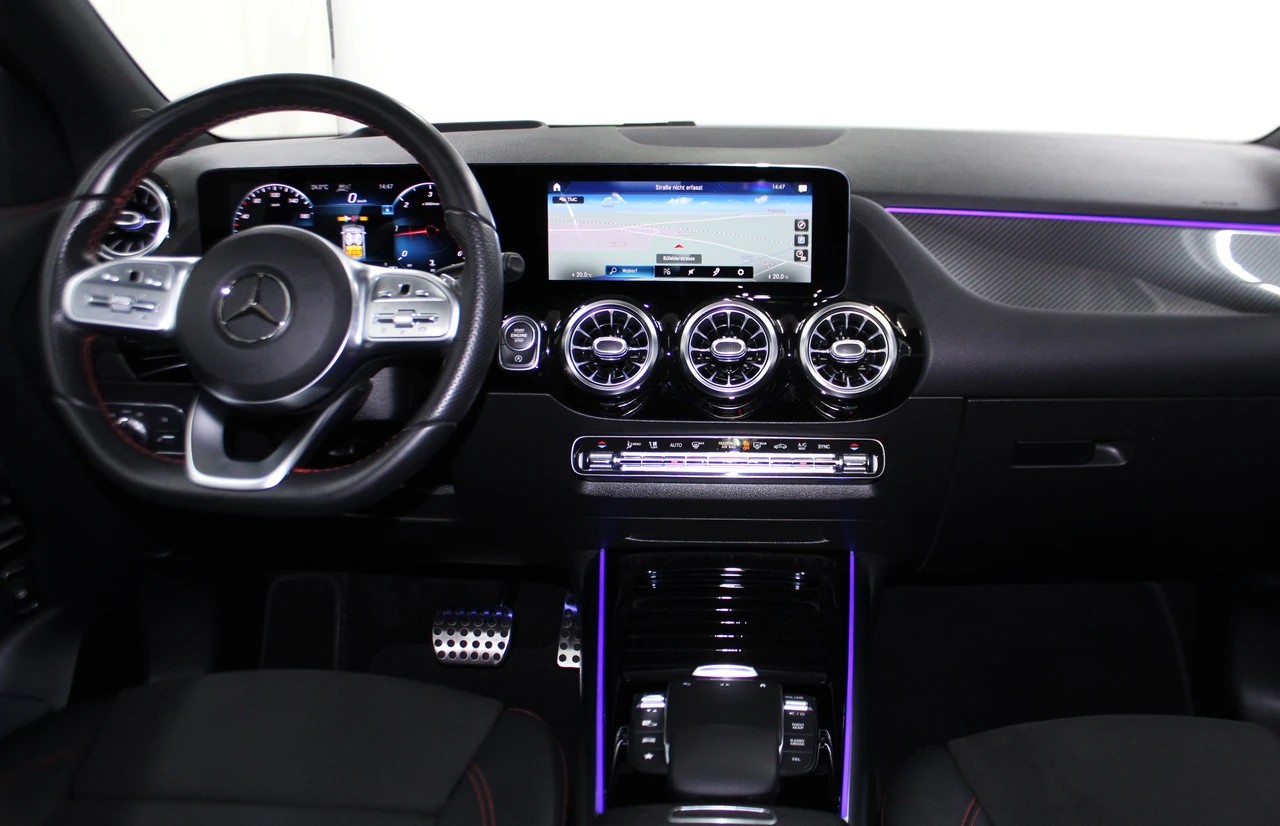 MERCEDES-BENZ GLA 220d 4Matic AMG Line 8G-DCT Sport-Paket Black / CH-Fahrzeug-image-12