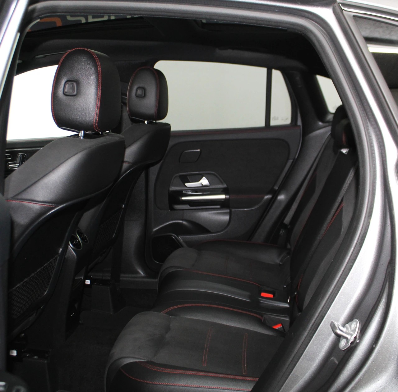 MERCEDES-BENZ GLA 220d 4Matic AMG Line 8G-DCT Sport-Paket Black / CH-Fahrzeug-image-9