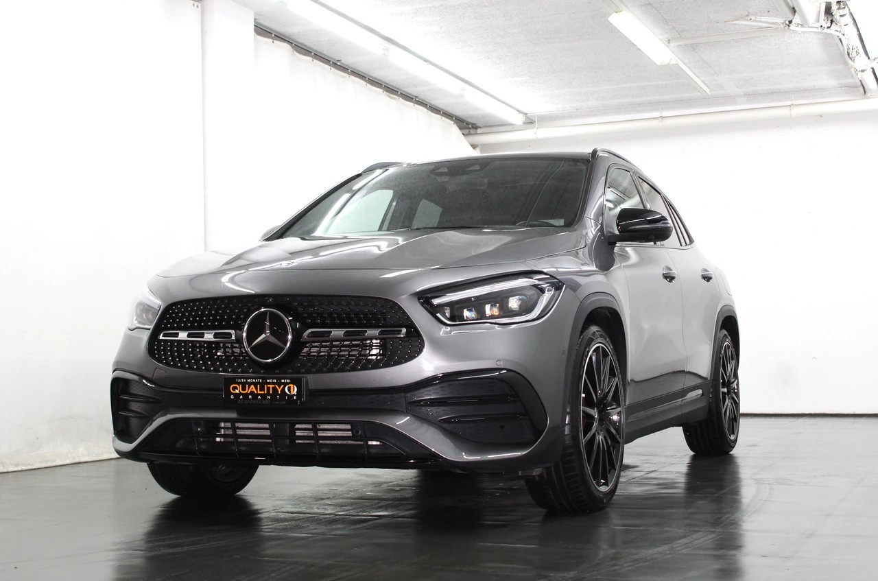 MERCEDES-BENZ GLA 220d 4Matic AMG Line 8G-DCT Sport-Paket Black / CH-Fahrzeug-showroom-element-3