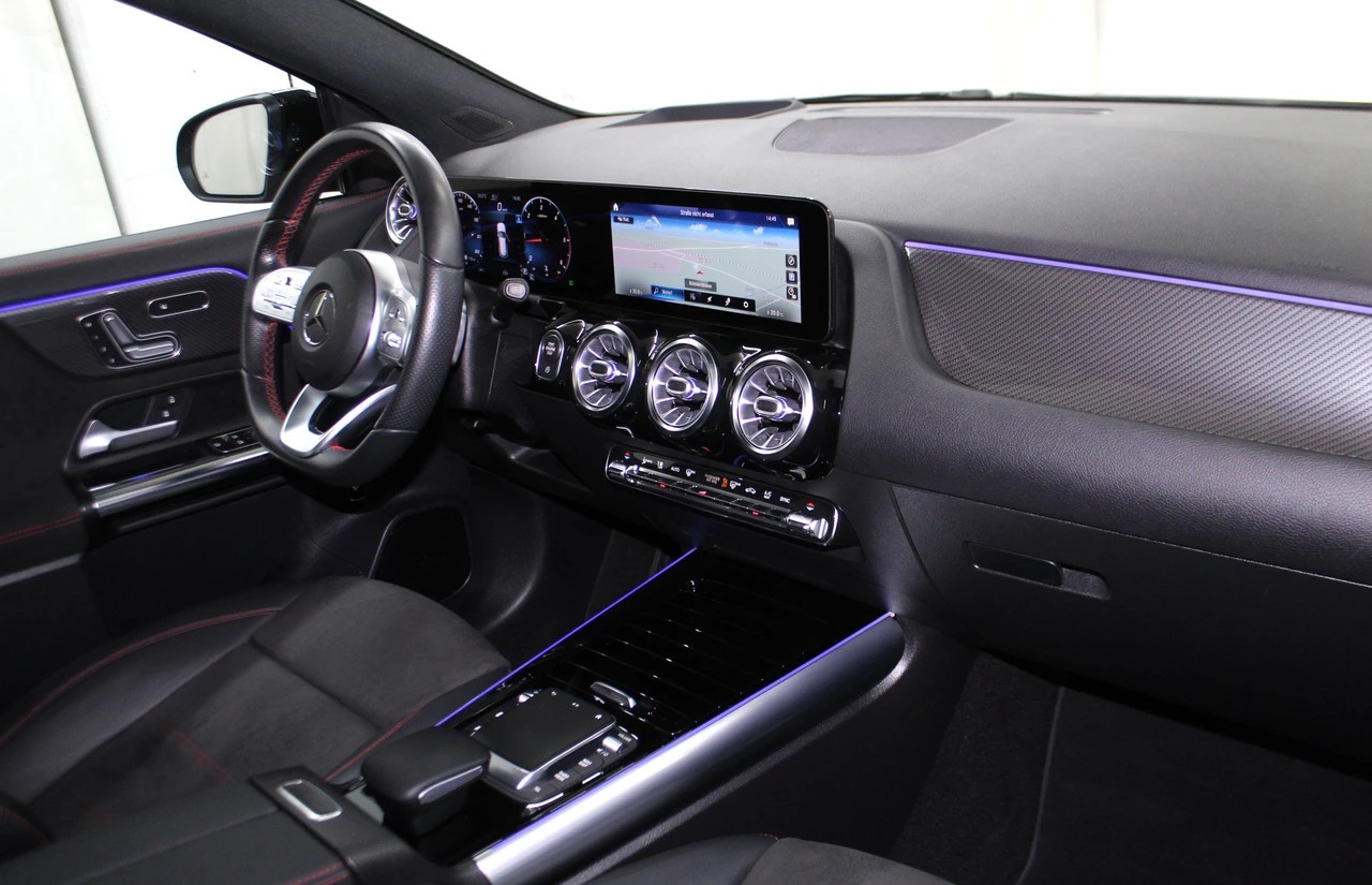 MERCEDES-BENZ GLA 220d 4Matic AMG Line 8G-DCT Sport-Paket Black / CH-Fahrzeug-image-11