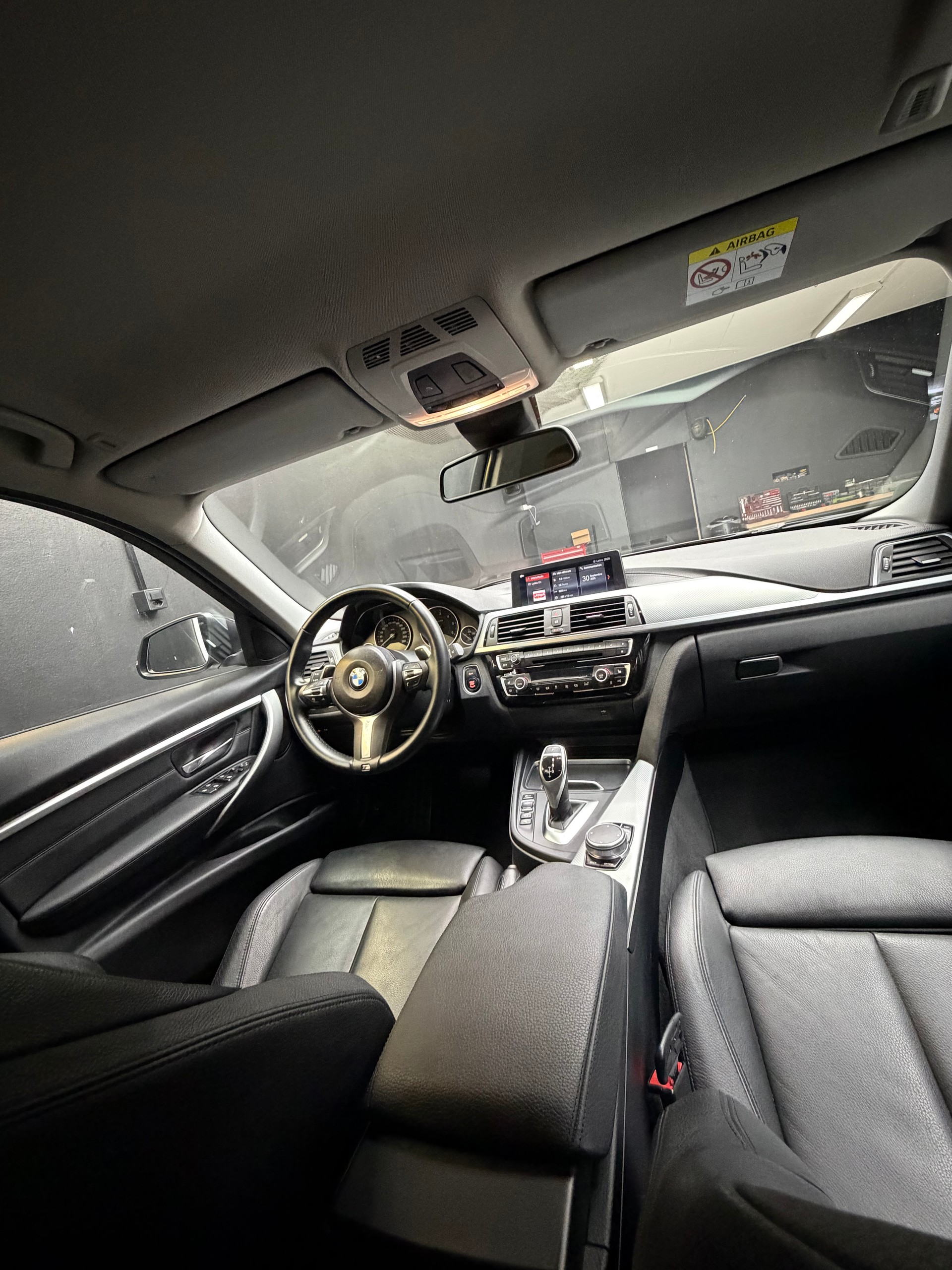 BMW 320d xDrive Touring Edition M Sport Steptronic-image-10