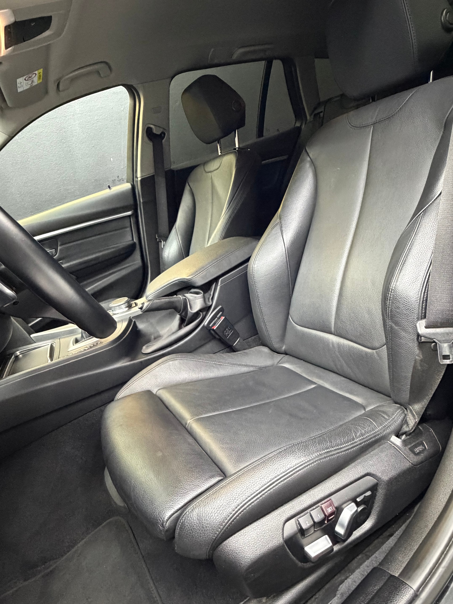 BMW 320d xDrive Touring Edition M Sport Steptronic-image-8