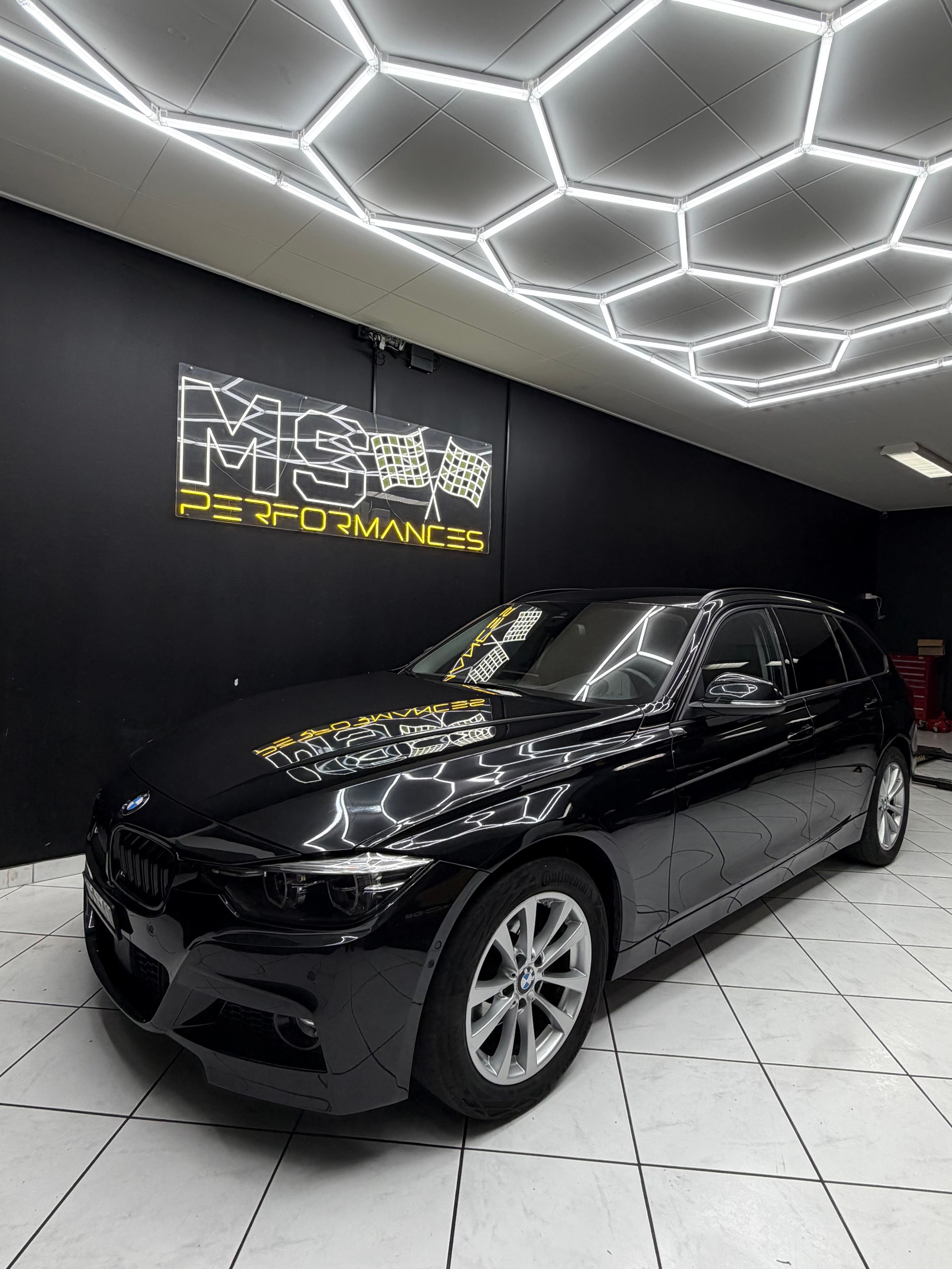 BMW 320d xDrive Touring Edition M Sport Steptronic-image-2