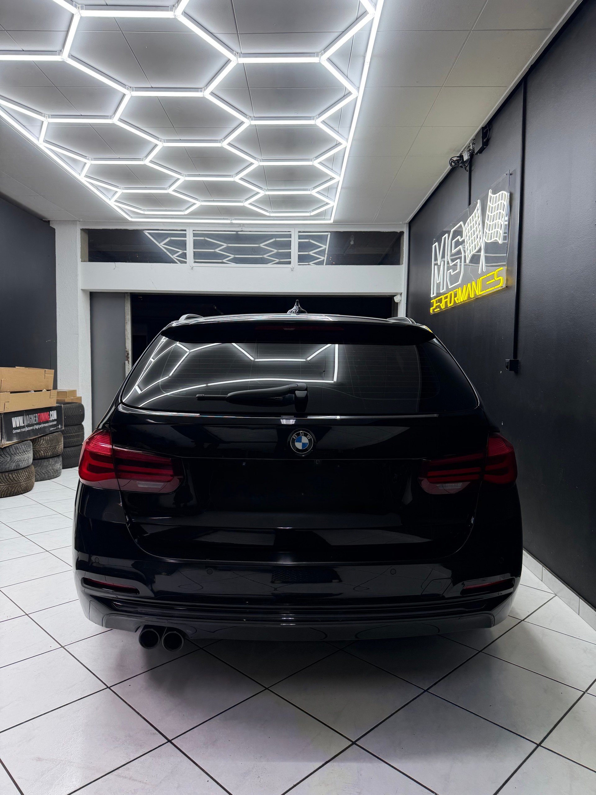 BMW 320d xDrive Touring Edition M Sport Steptronic-image-3