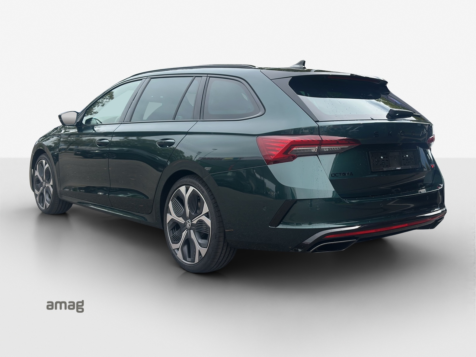 SKODA Octavia Combi 2.0 TSI DSG RS 30 Years Edition-image-2