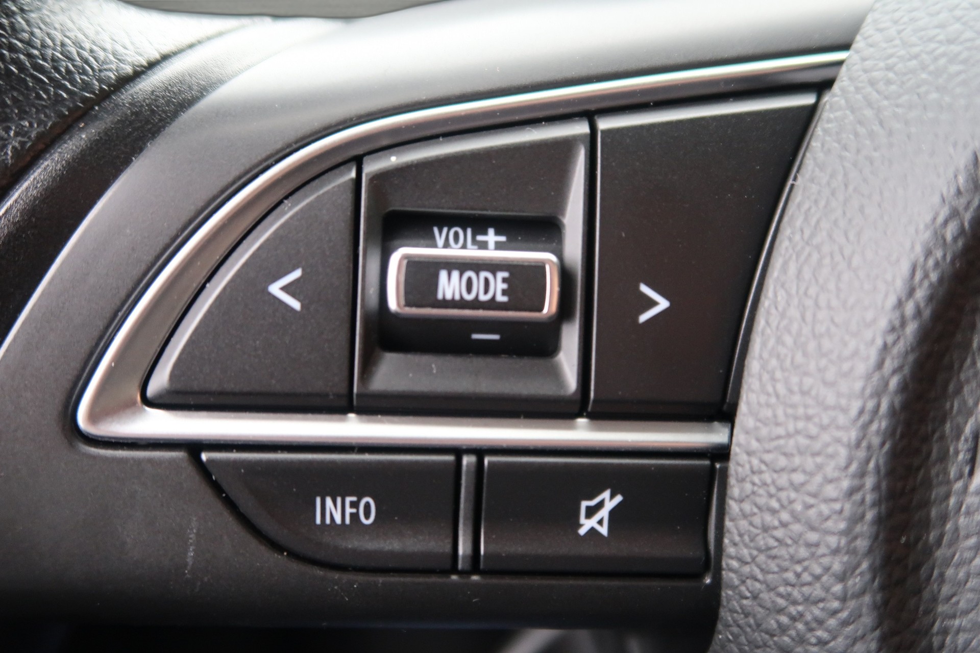 SUZUKI Swift 1.2i 16V GL 4x4-image-12