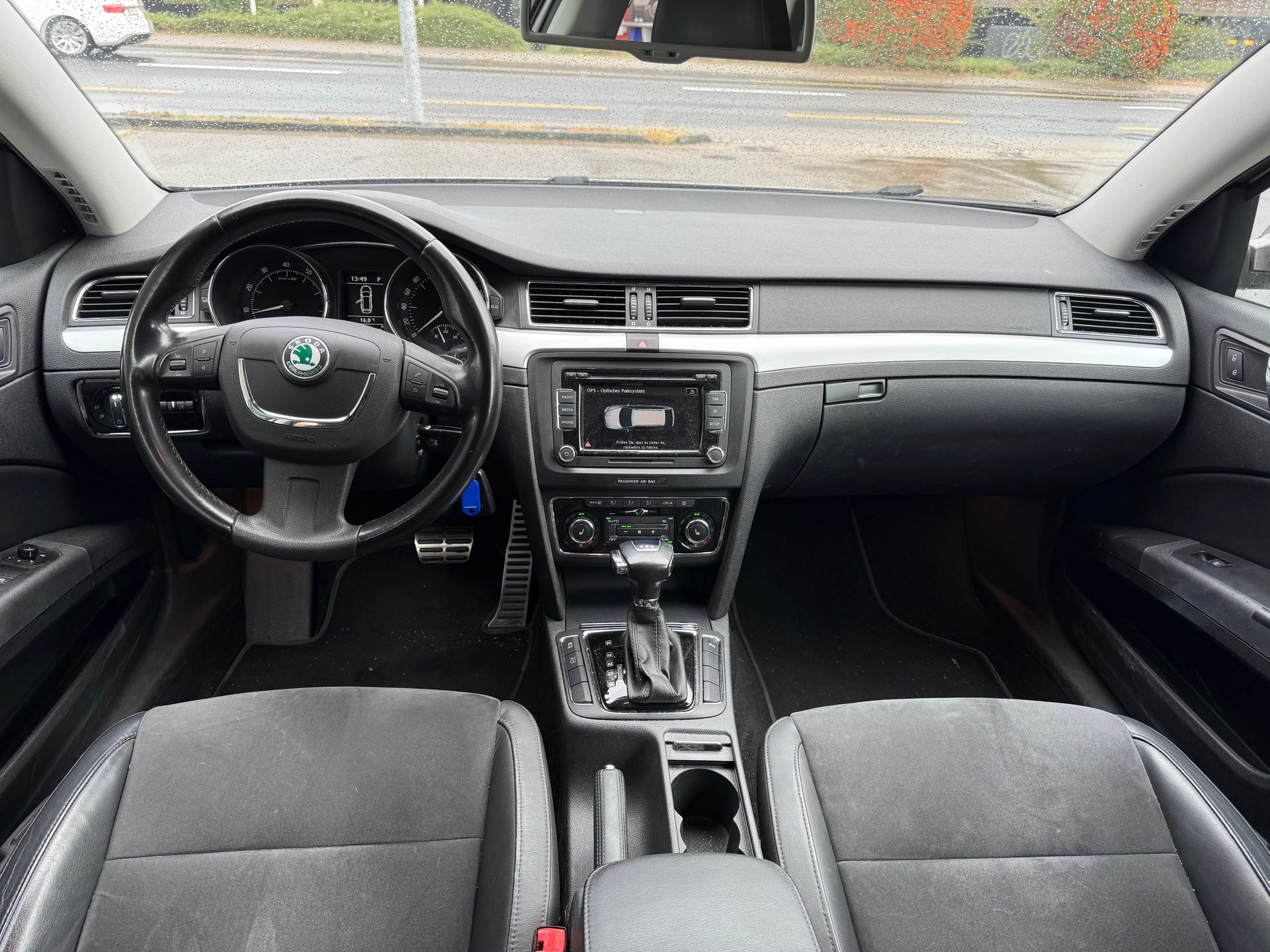 SKODA Superb Combi 1.8 TSI Elegance DSG-image-6