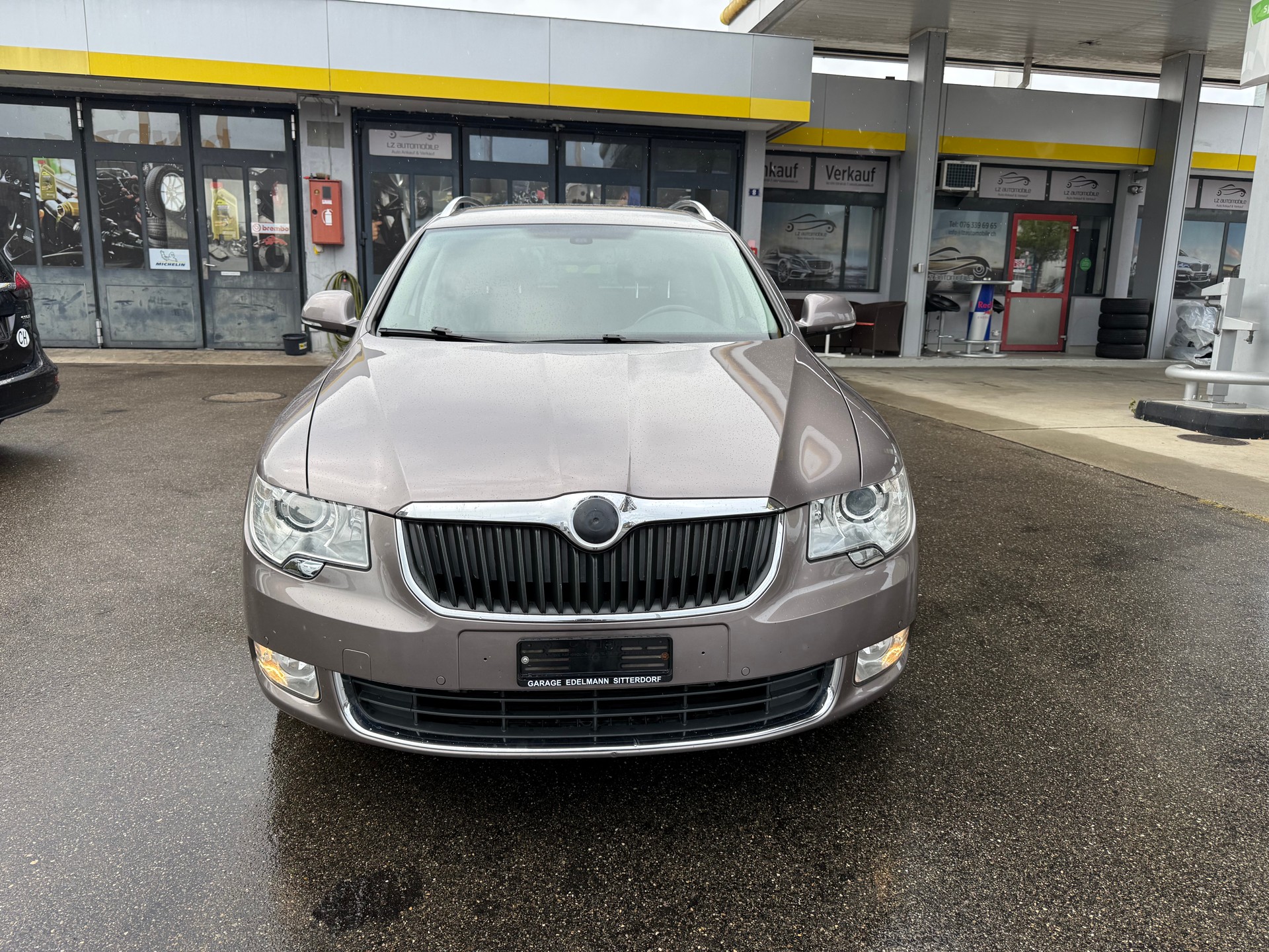 SKODA Superb Combi 1.8 TSI Elegance DSG-image-1