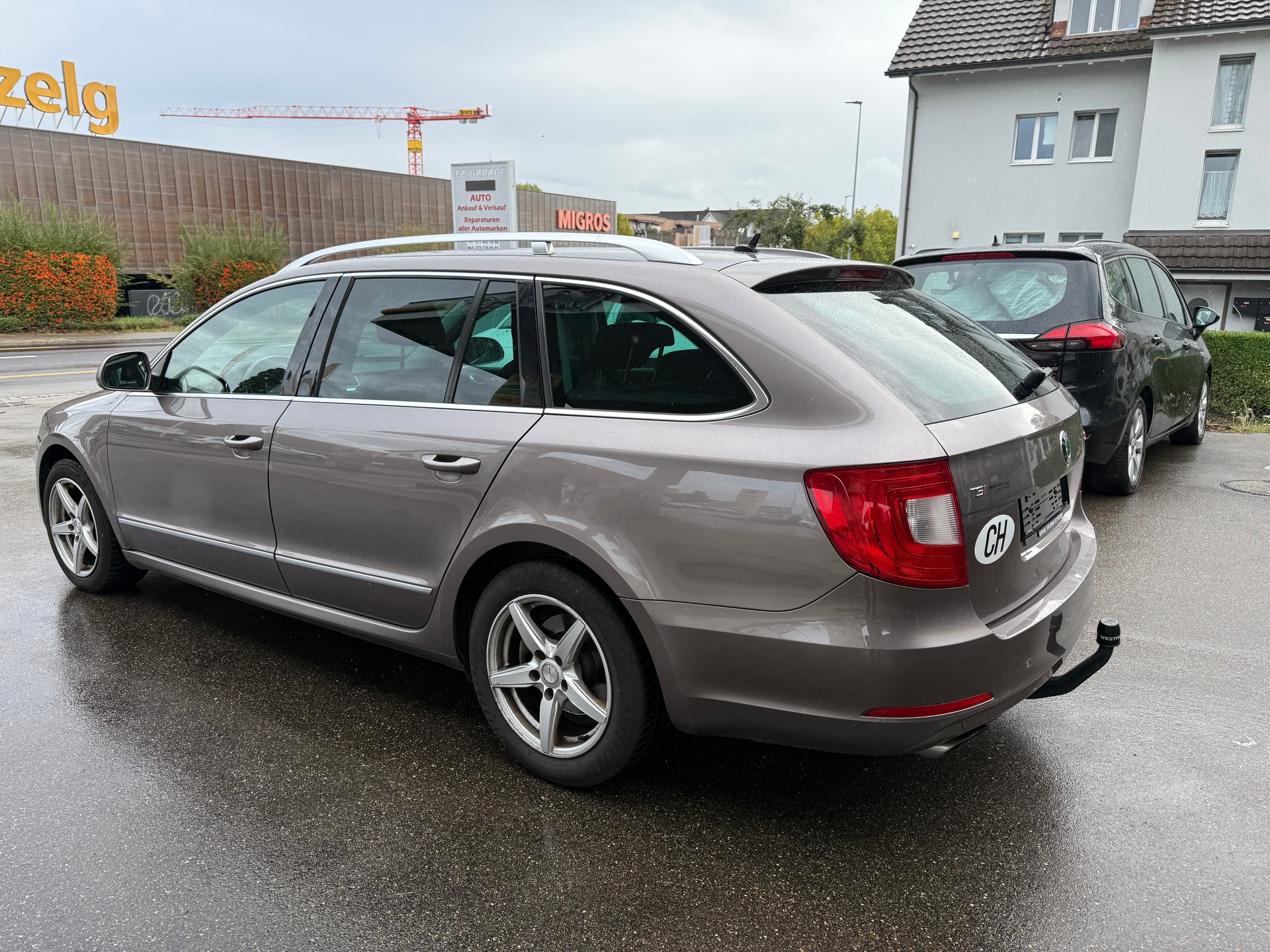 SKODA Superb Combi 1.8 TSI Elegance DSG-image-4
