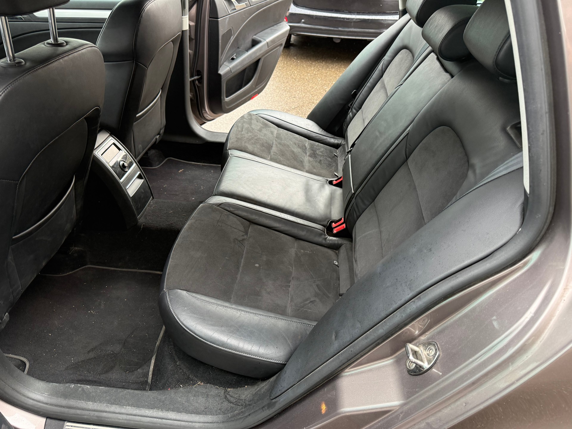 SKODA Superb Combi 1.8 TSI Elegance DSG-image-10
