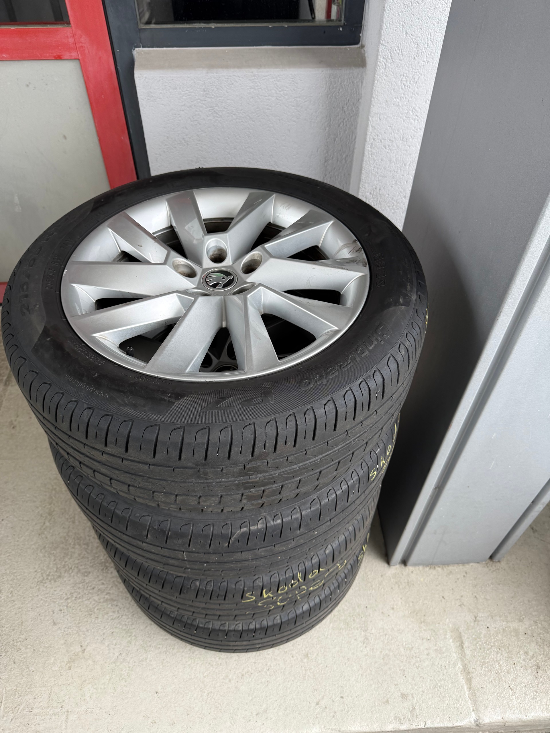 SKODA Superb Combi 1.8 TSI Elegance DSG-image-13