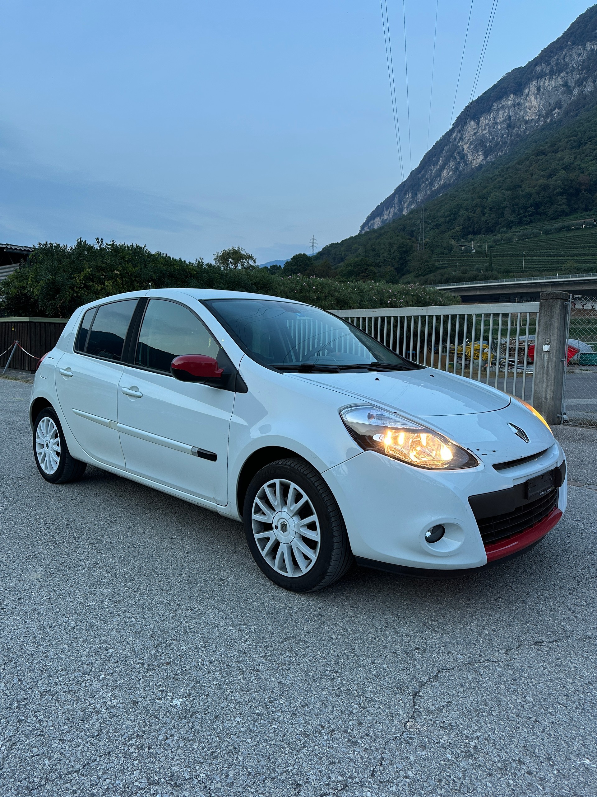 RENAULT Clio 1.2 16V Turbo S-image-0