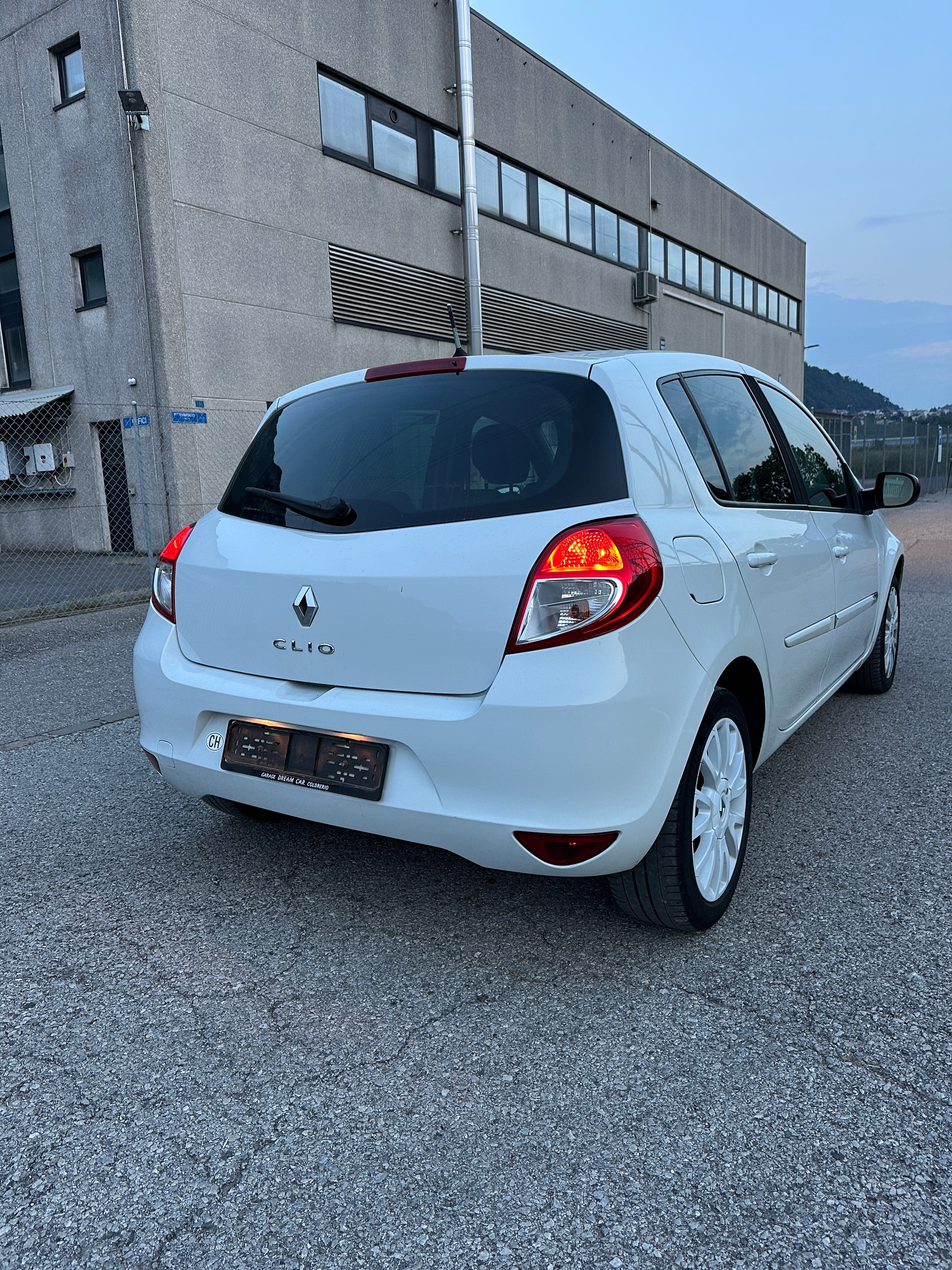 RENAULT Clio 1.2 16V Turbo S-image-1