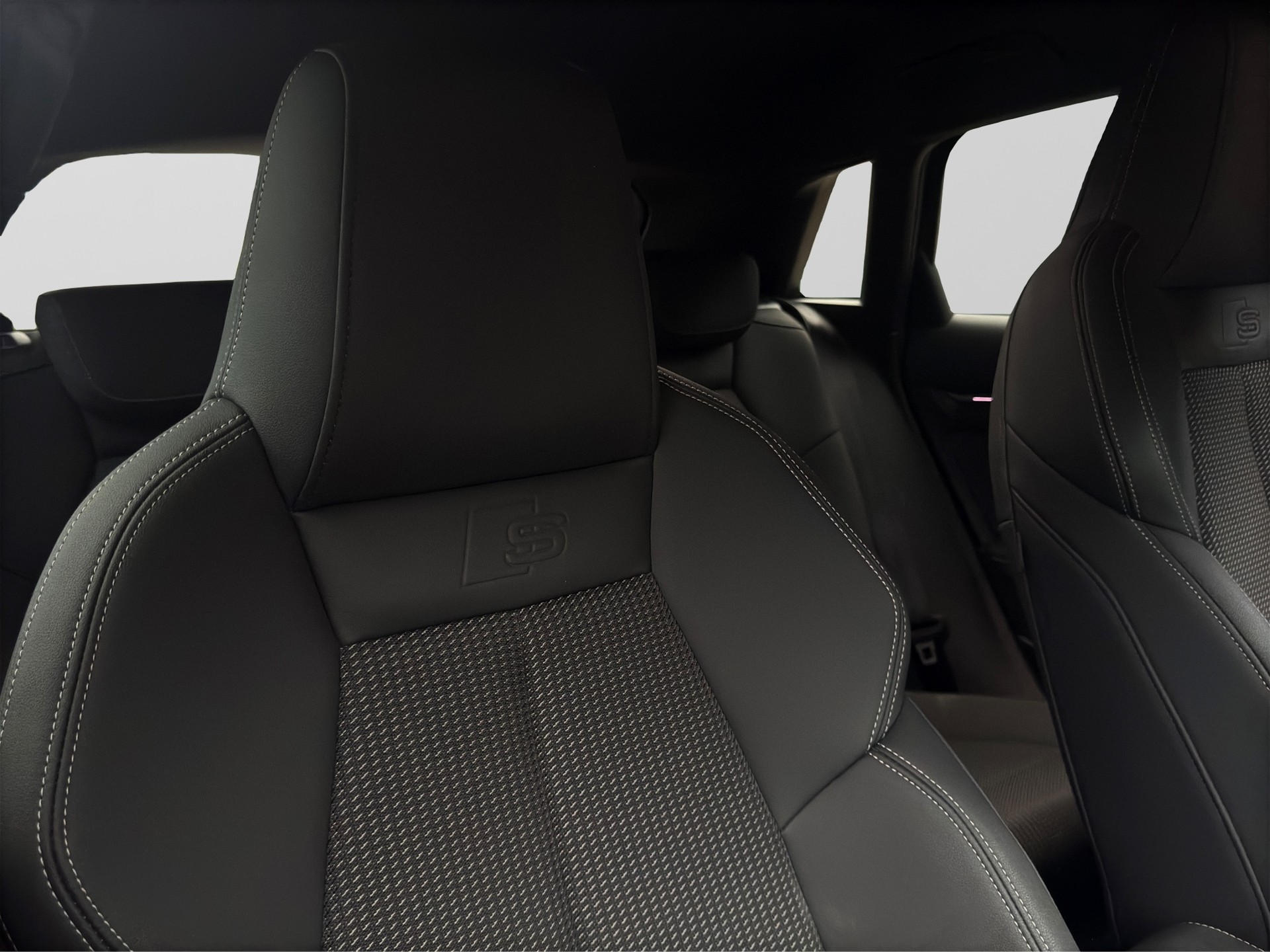 AUDI A3 Sportback 40 TFSI e S line S-tronic-image-18