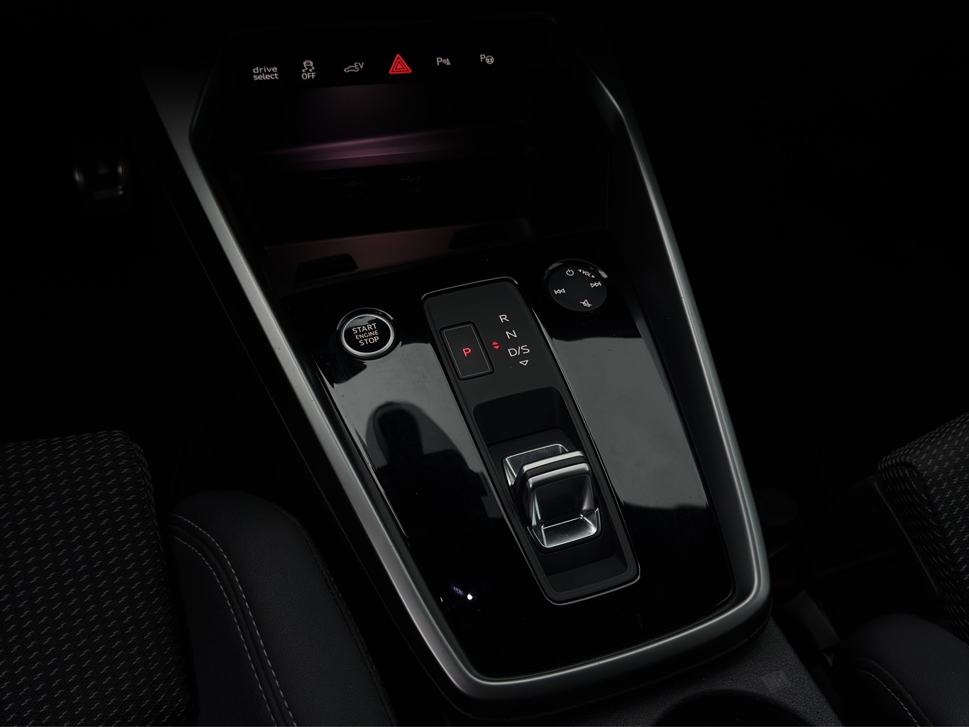 AUDI A3 Sportback 40 TFSI e S line S-tronic-image-14