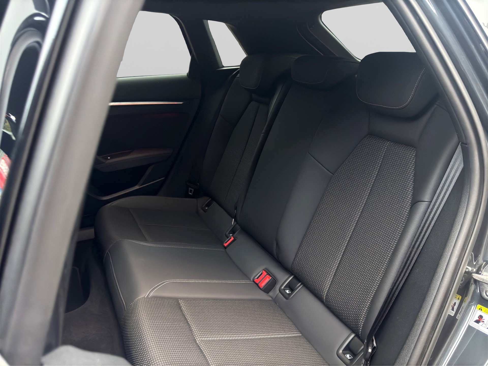 AUDI A3 Sportback 40 TFSI e S line S-tronic-image-23