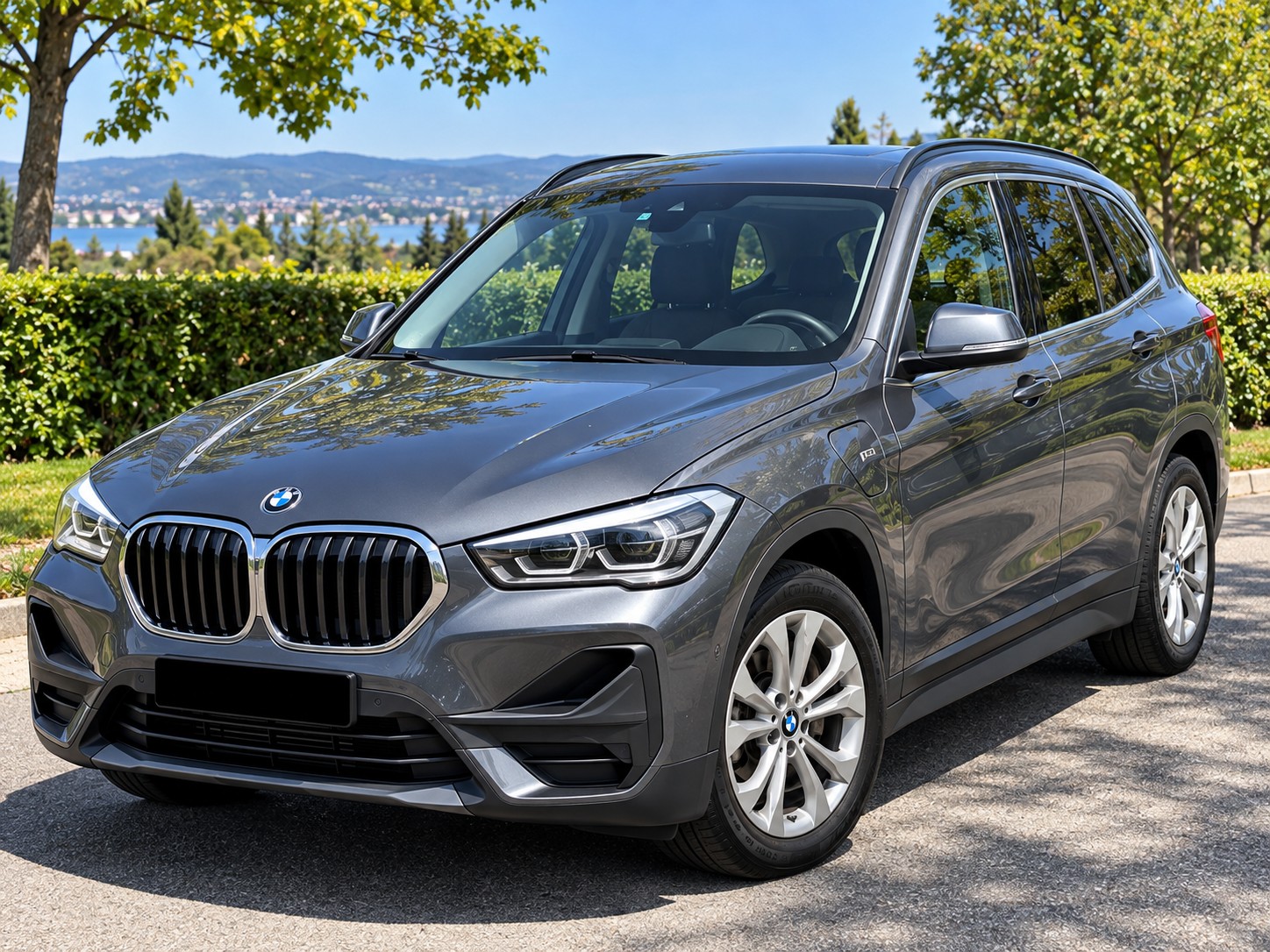 BMW 25e xDrive-image-0