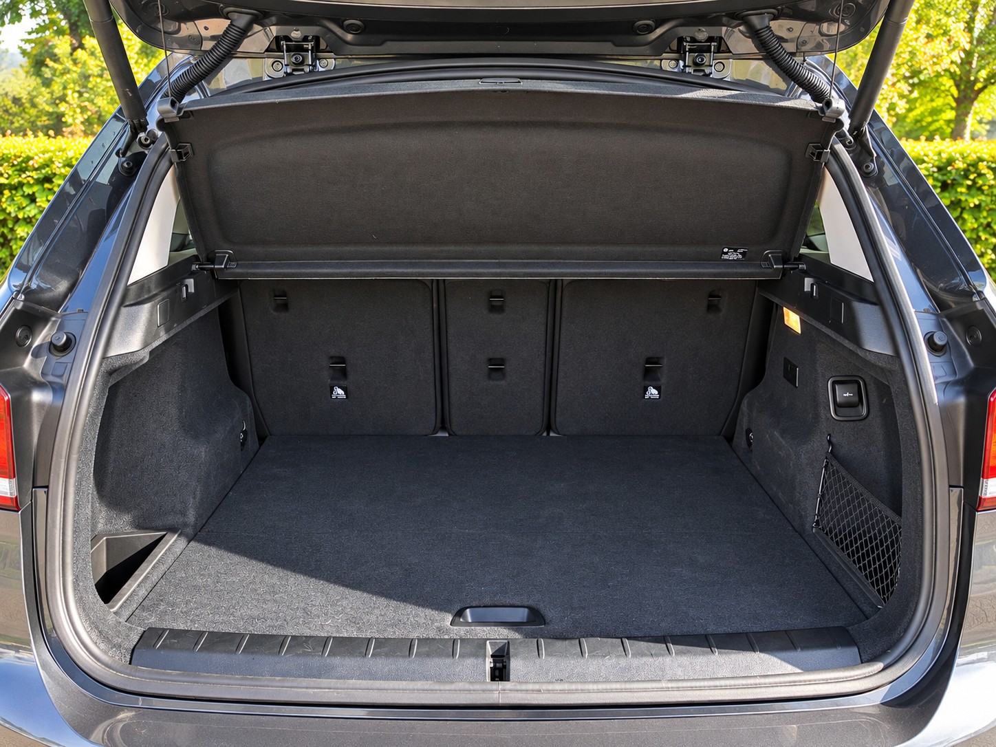 BMW 25e xDrive-image-5
