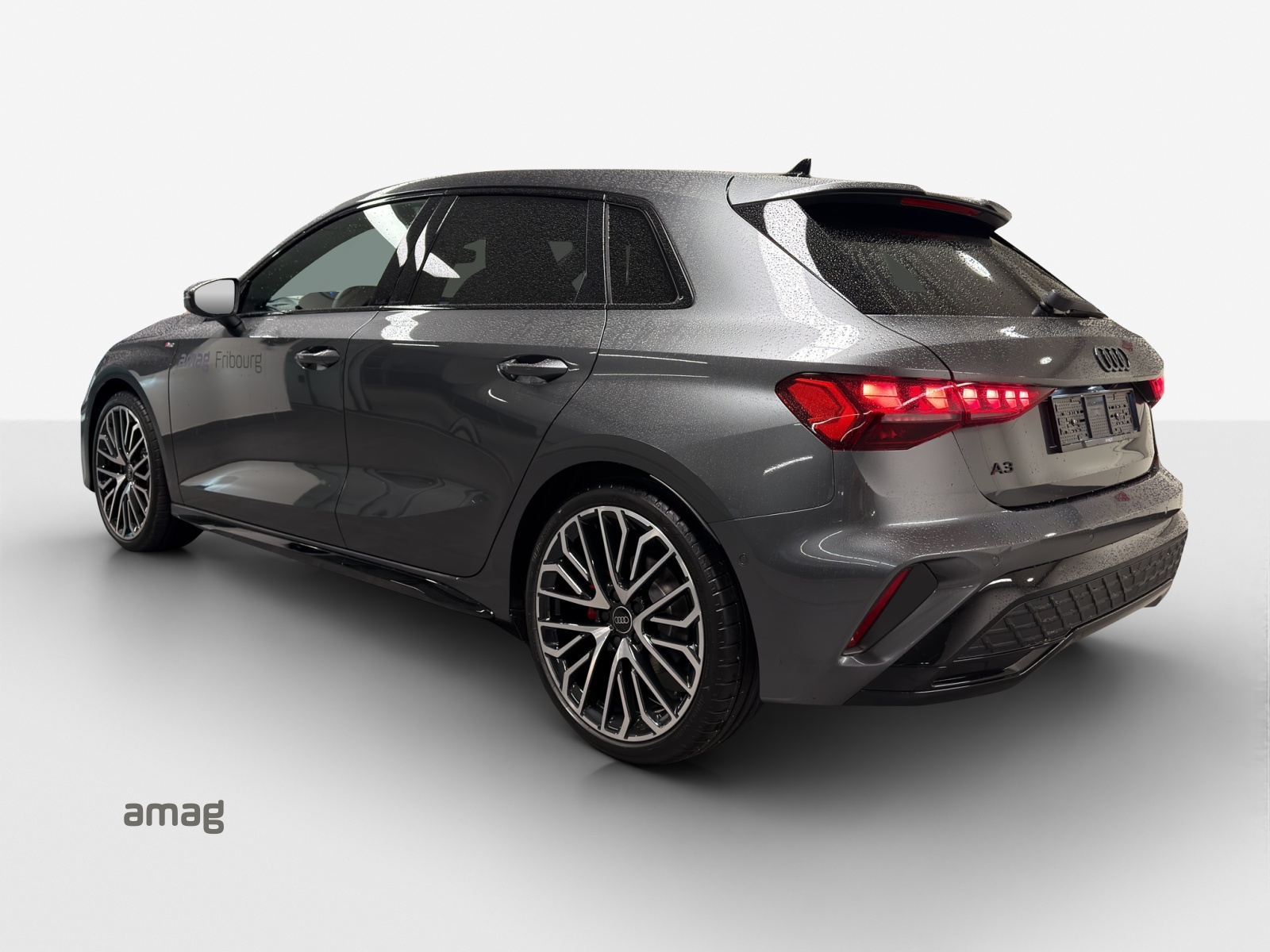 AUDI A3 Sportback TFSI 110 kW S line S tronic-image-2
