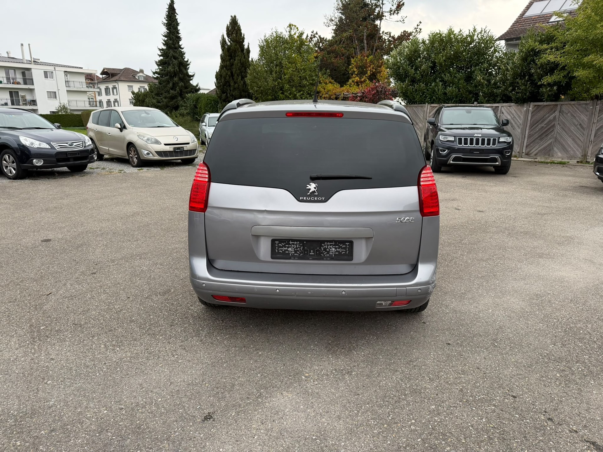 PEUGEOT 5008 1.6 16V T Active Tiptronic-image-5