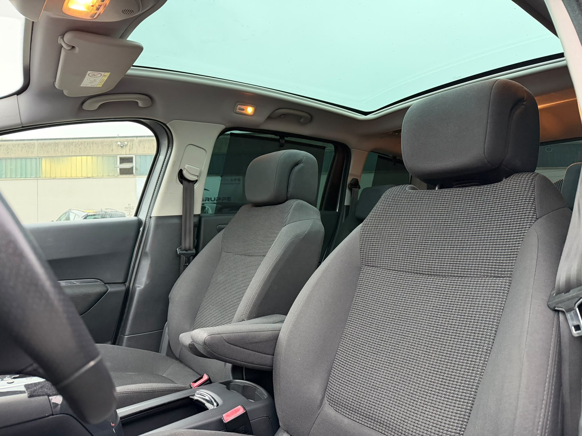 PEUGEOT 5008 1.6 16V T Active Tiptronic-image-9