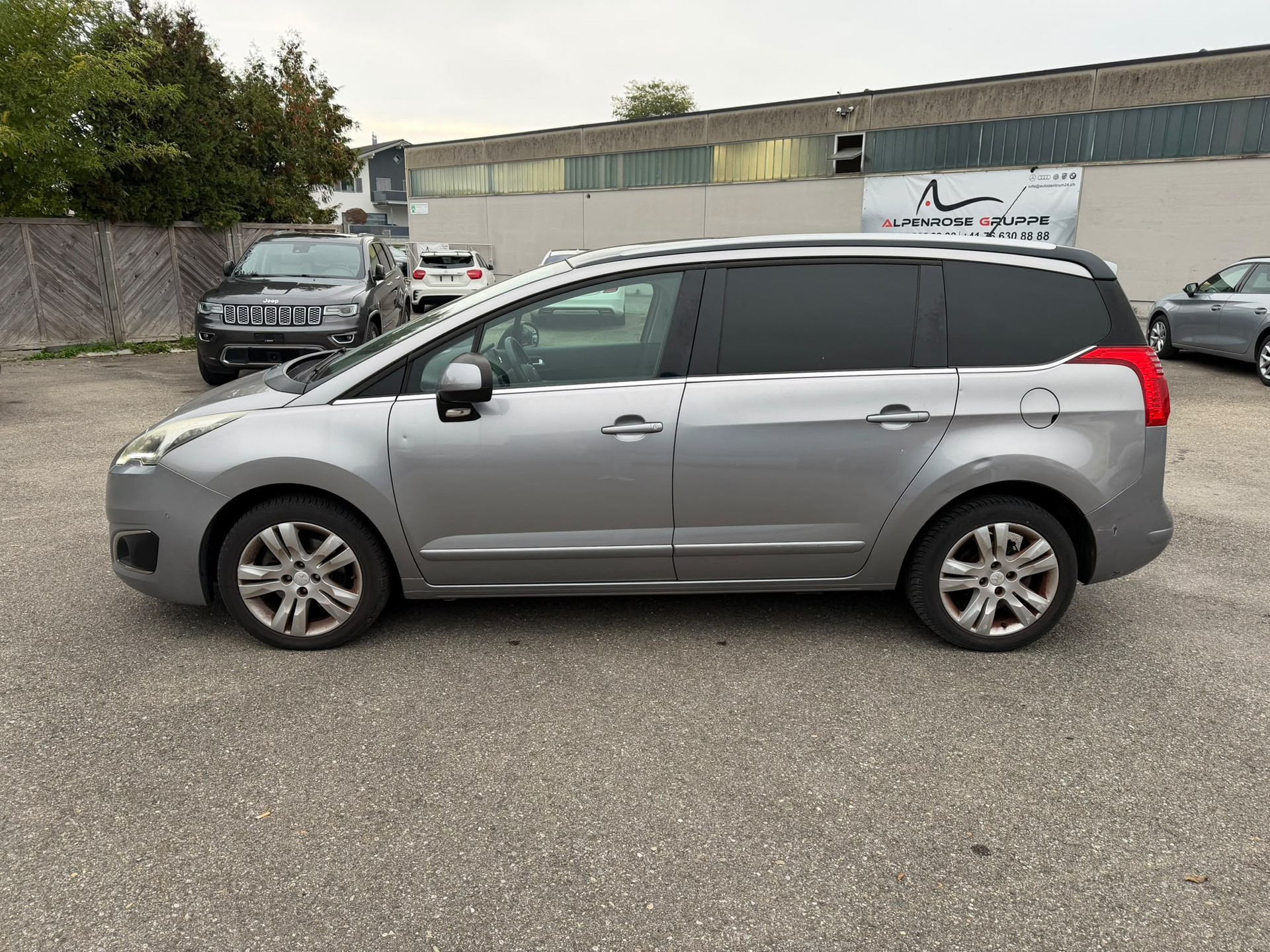 PEUGEOT 5008 1.6 16V T Active Tiptronic-image-6