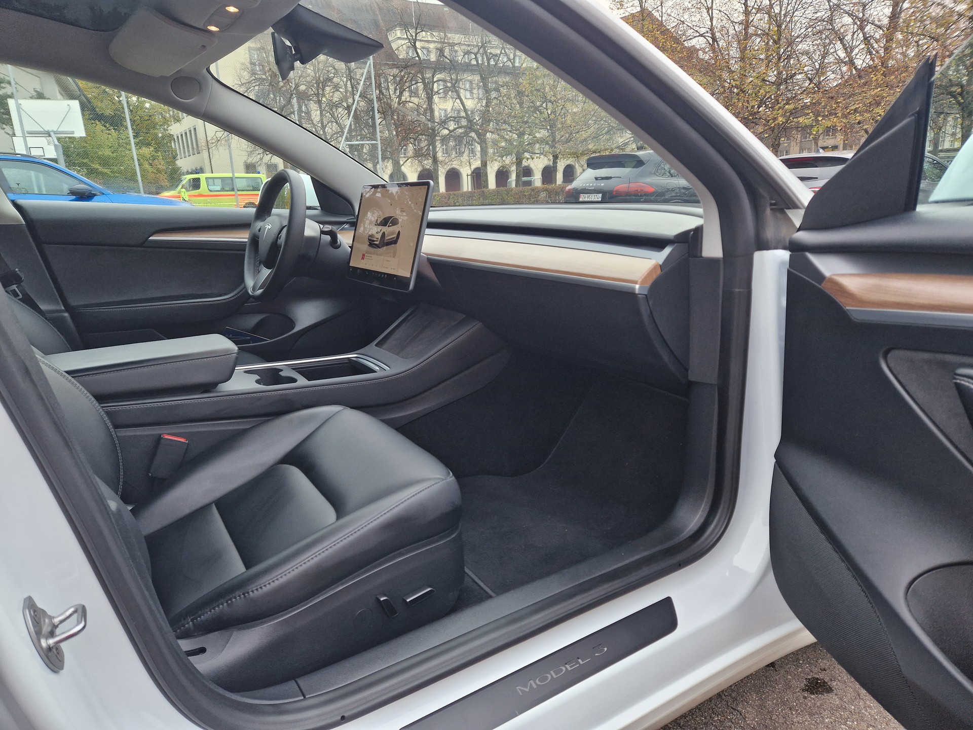 TESLA Model 3 Long Range Dual Motor AWD 498PS / MY2023 / Anhängerkupplung-image-7