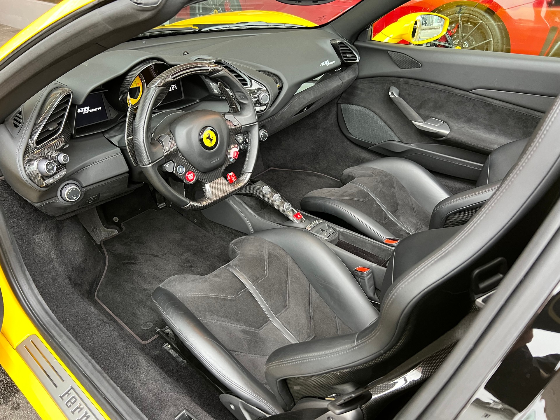 FERRARI 488 Spider 3.9 V8-image-5