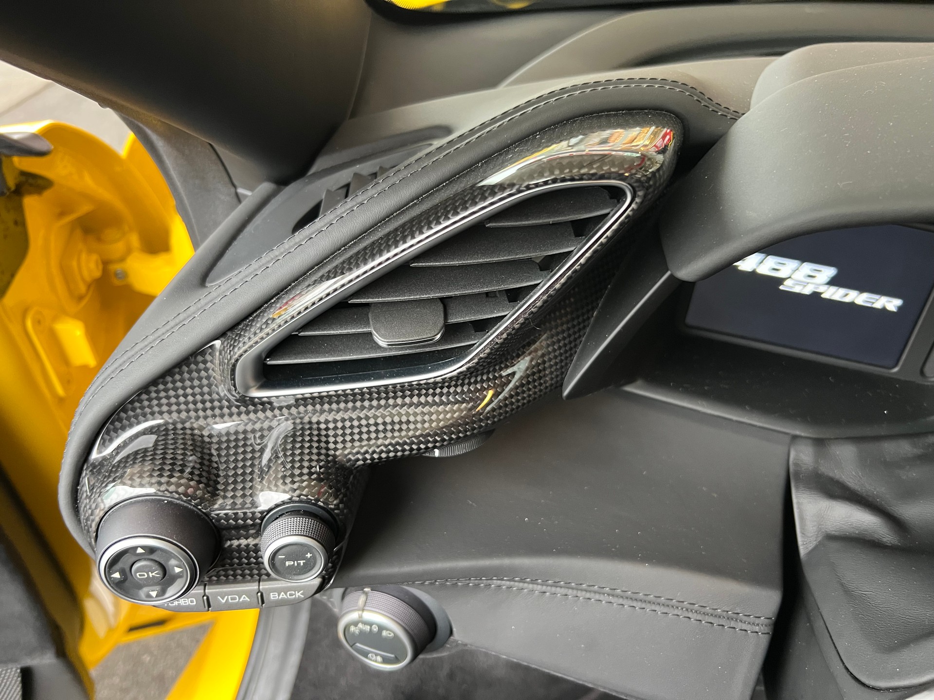FERRARI 488 Spider 3.9 V8-image-10