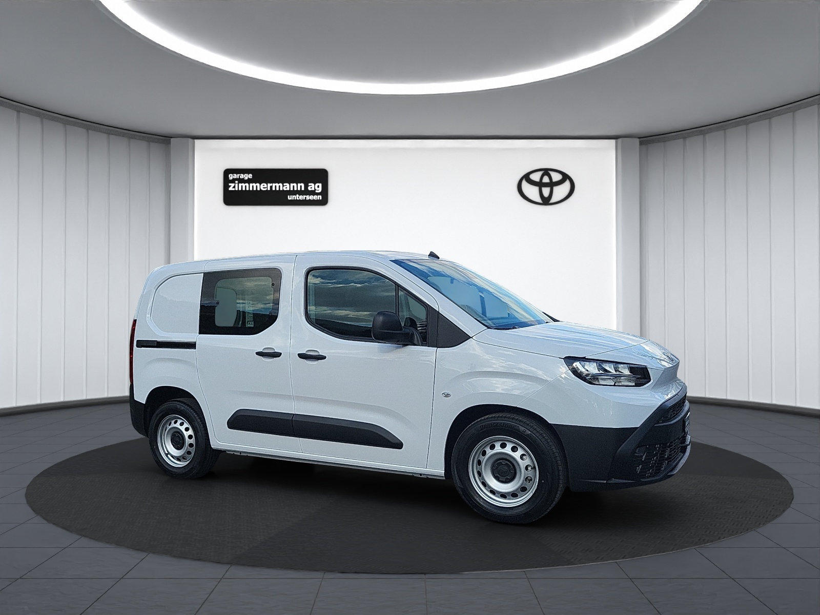 TOYOTA PROACE CITY Van L1 52KWh Activ-image-3