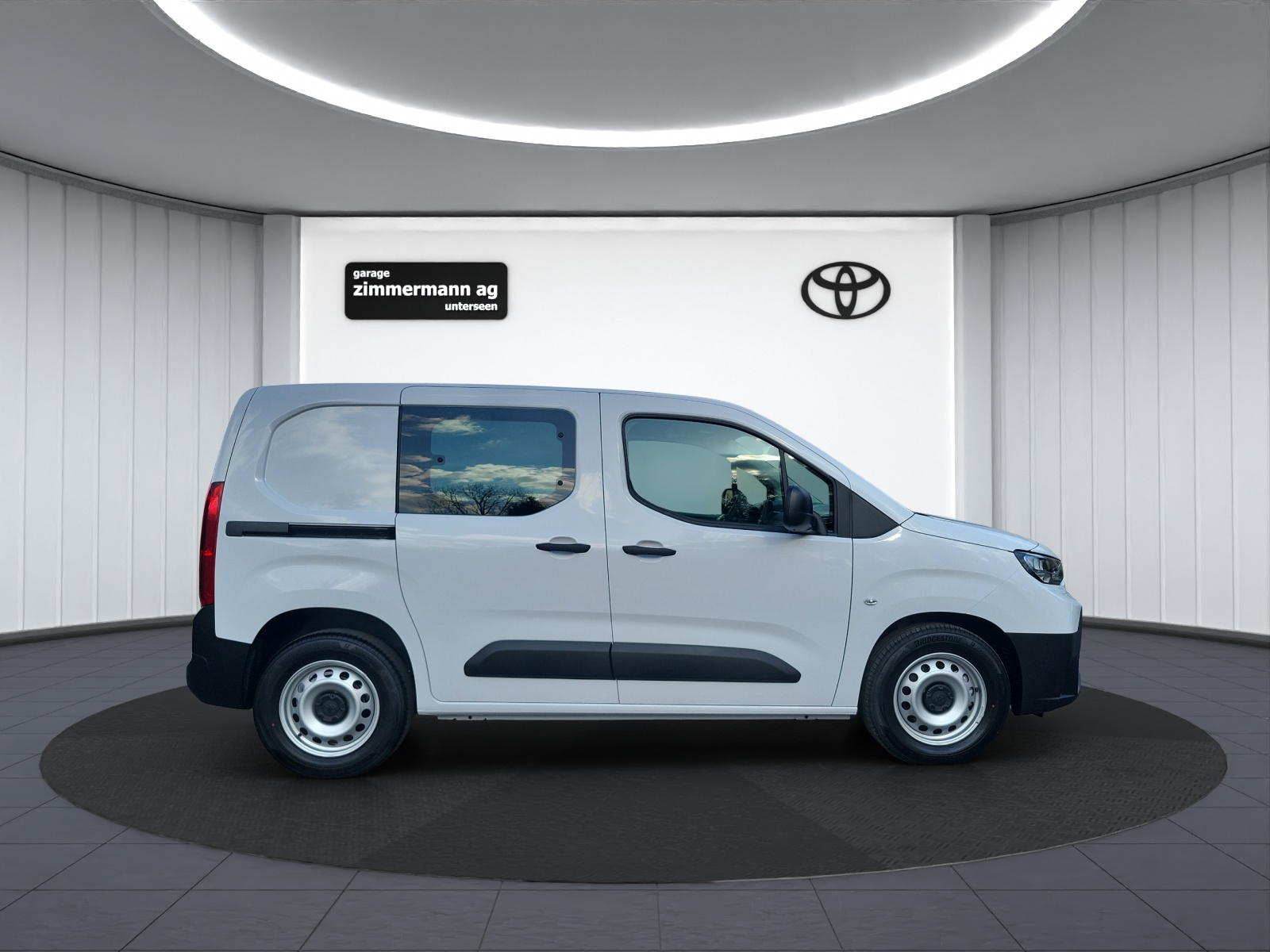 TOYOTA PROACE CITY Van L1 52KWh Activ-image-4