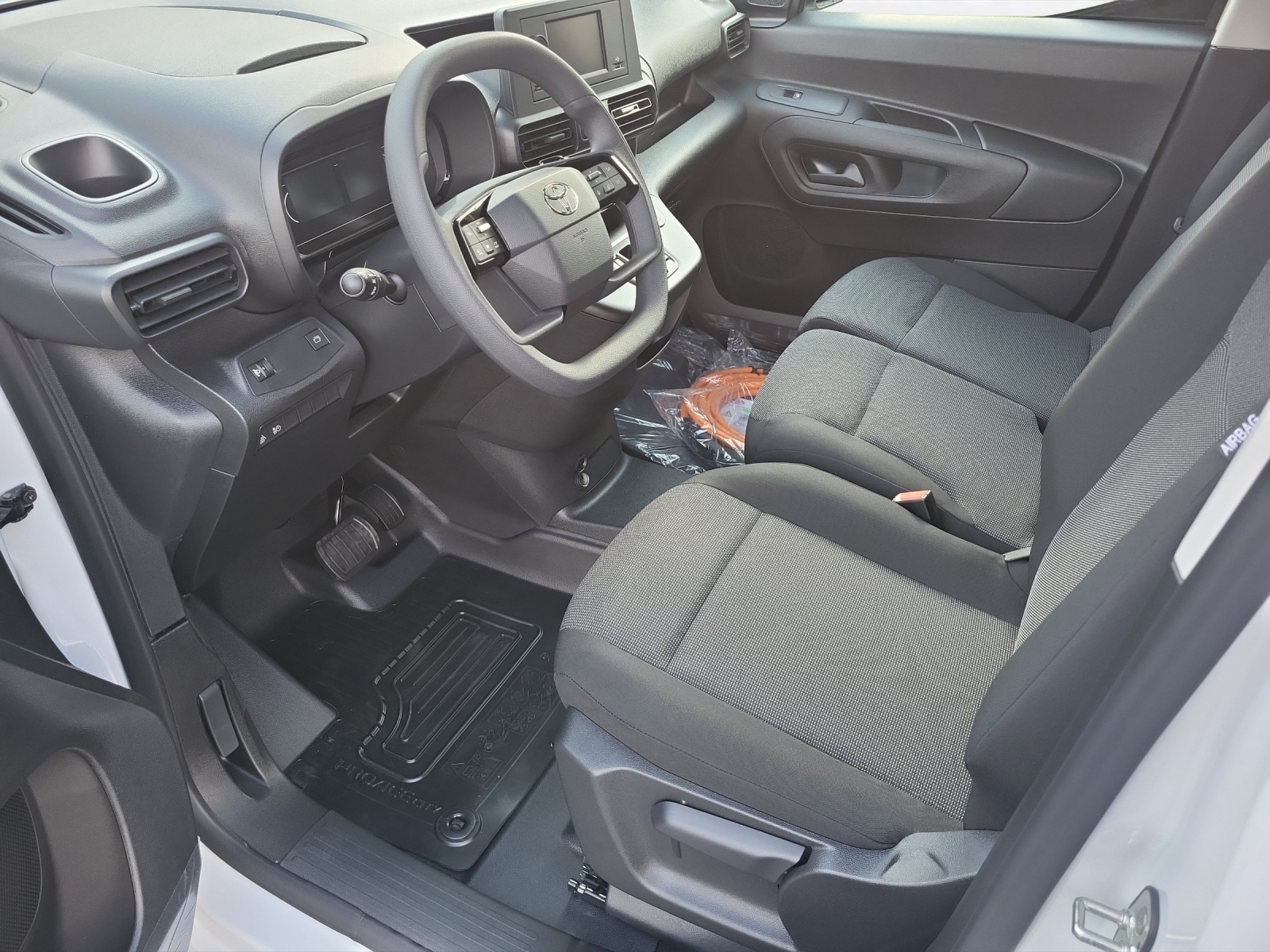 TOYOTA PROACE CITY Van L1 52KWh Activ-image-12