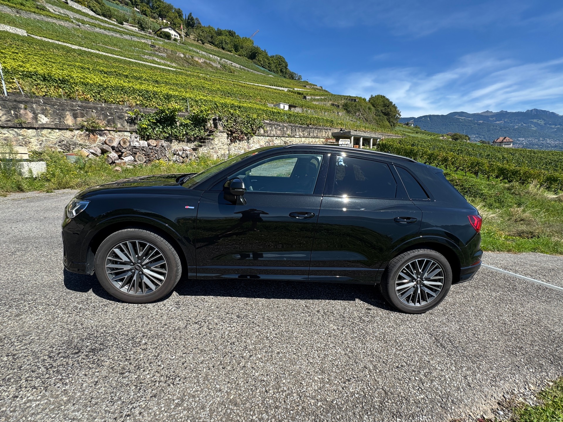 AUDI Q3 40 TFSI S line quattro S-tronic - Vehicule Suisse - Leasing possible-image-6