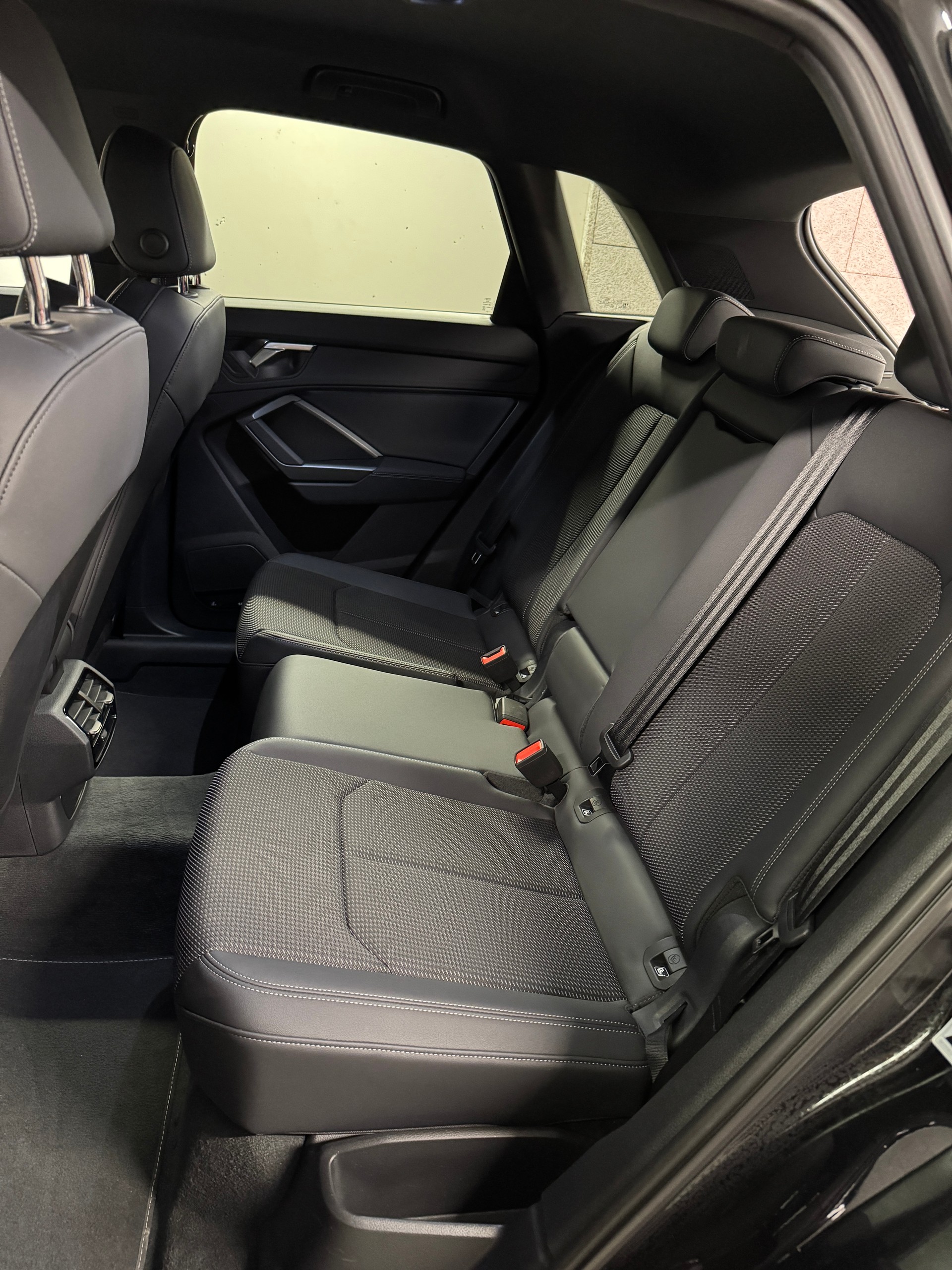 AUDI Q3 40 TFSI S line quattro S-tronic - Vehicule Suisse - Leasing possible-image-9