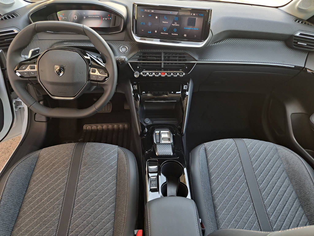PEUGEOT 208 1.2 Hybrid 110cv Allure-image-11