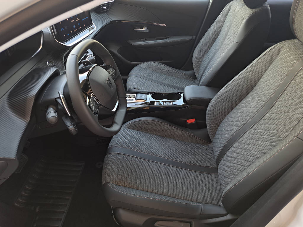 PEUGEOT 208 1.2 Hybrid 110cv Allure-image-7