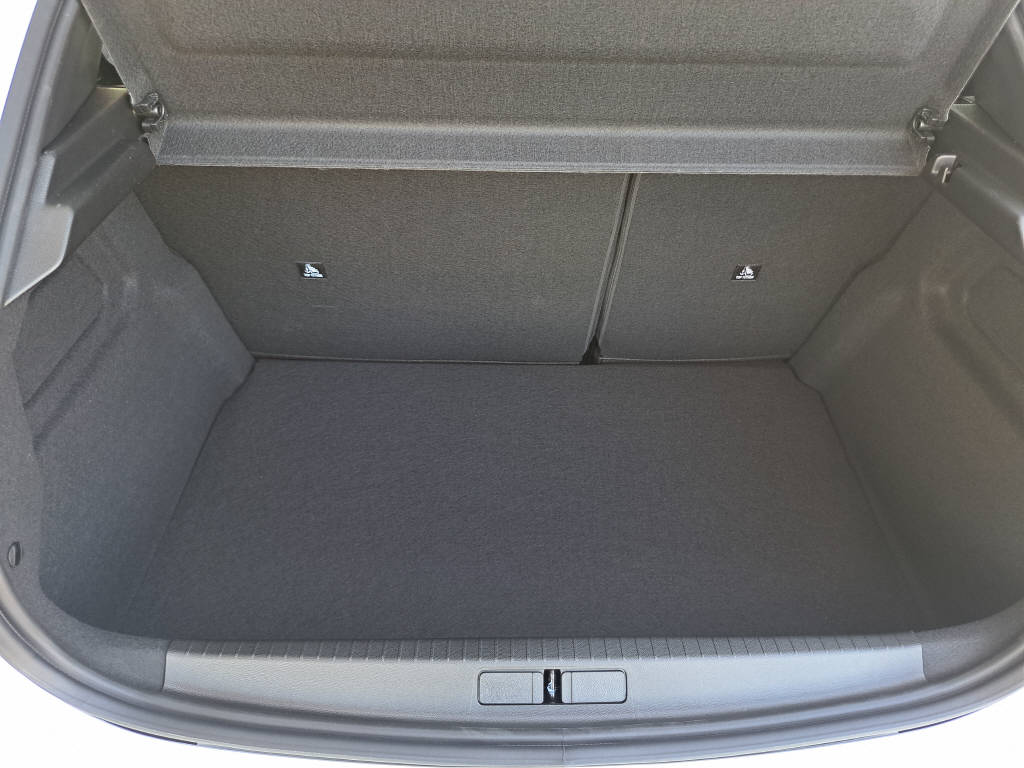 PEUGEOT 208 1.2 Hybrid 110cv Allure-image-10