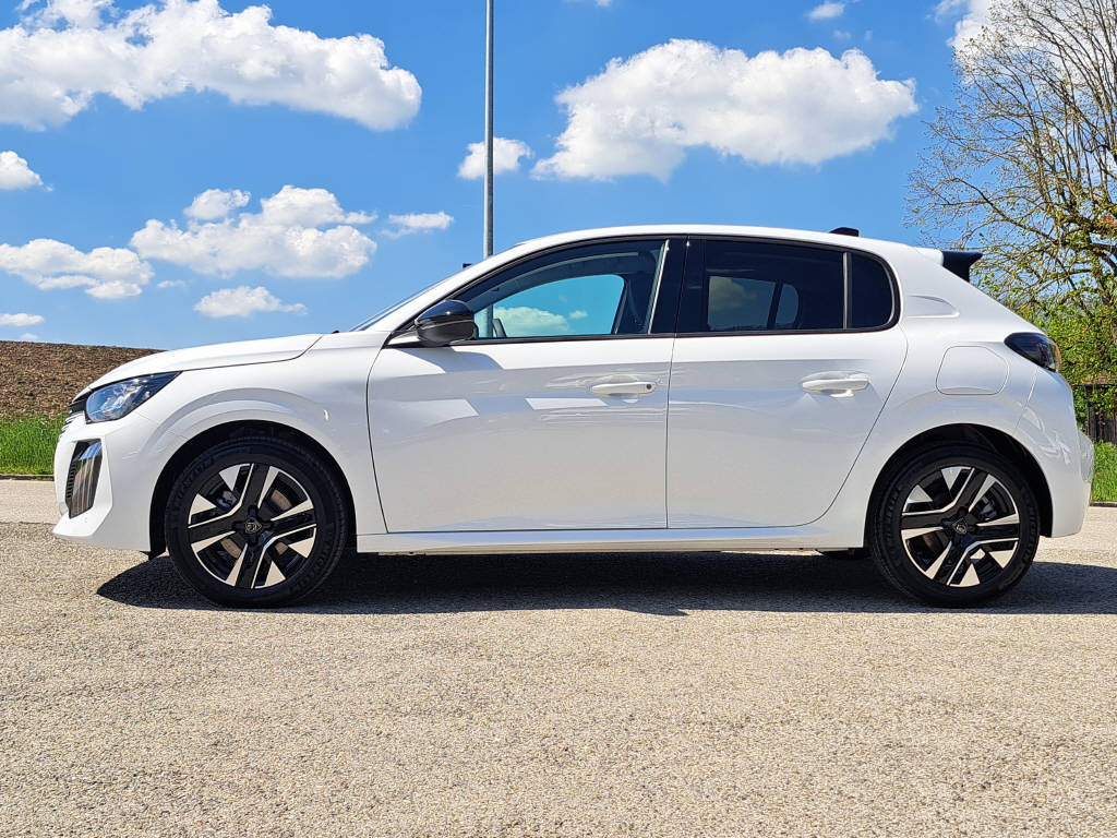 PEUGEOT 208 1.2 Hybrid 110cv Allure-image-4