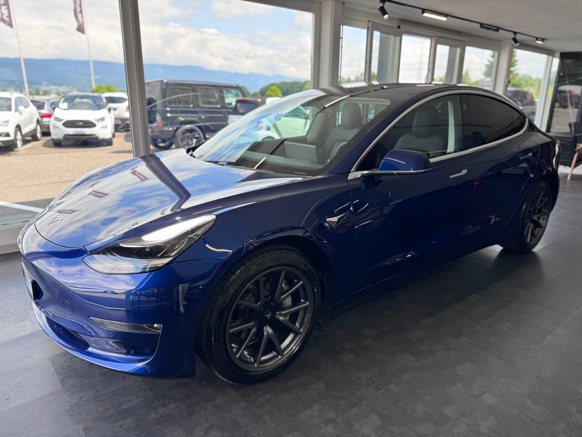 TESLA Model 3-image-2