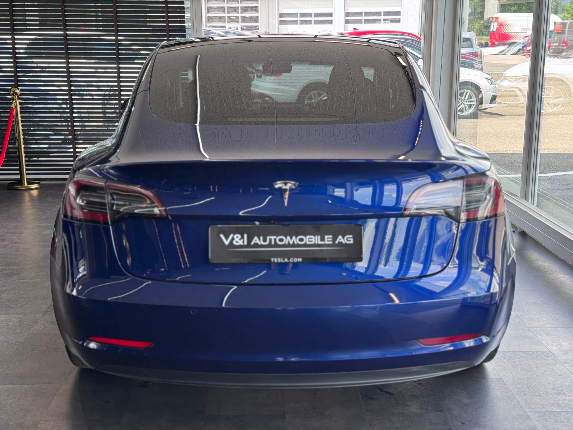 TESLA Model 3-image-6