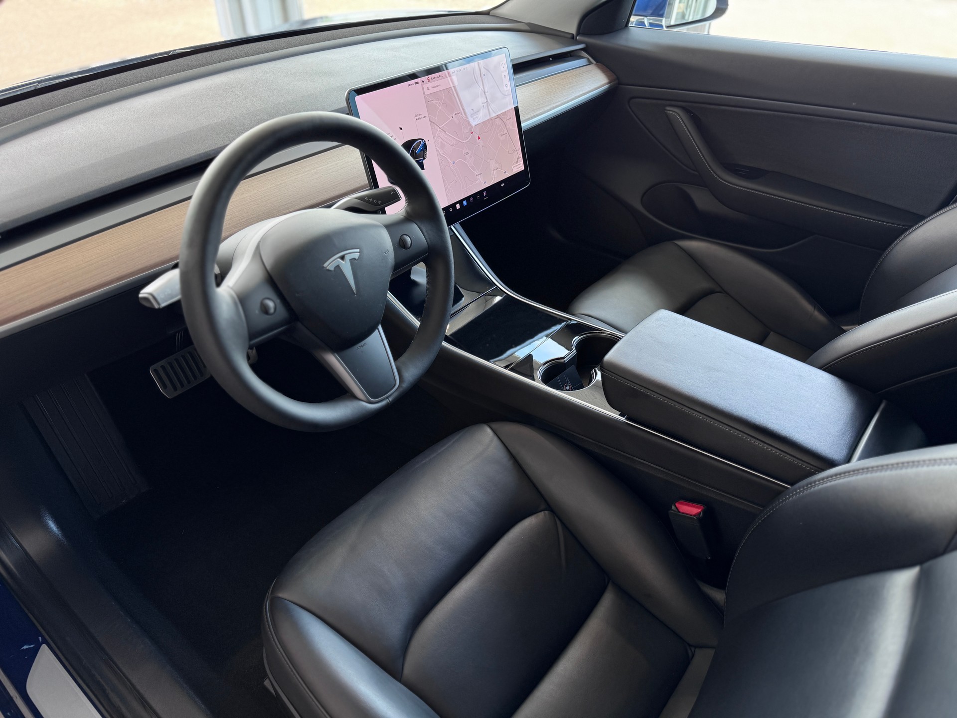 TESLA Model 3-image-8