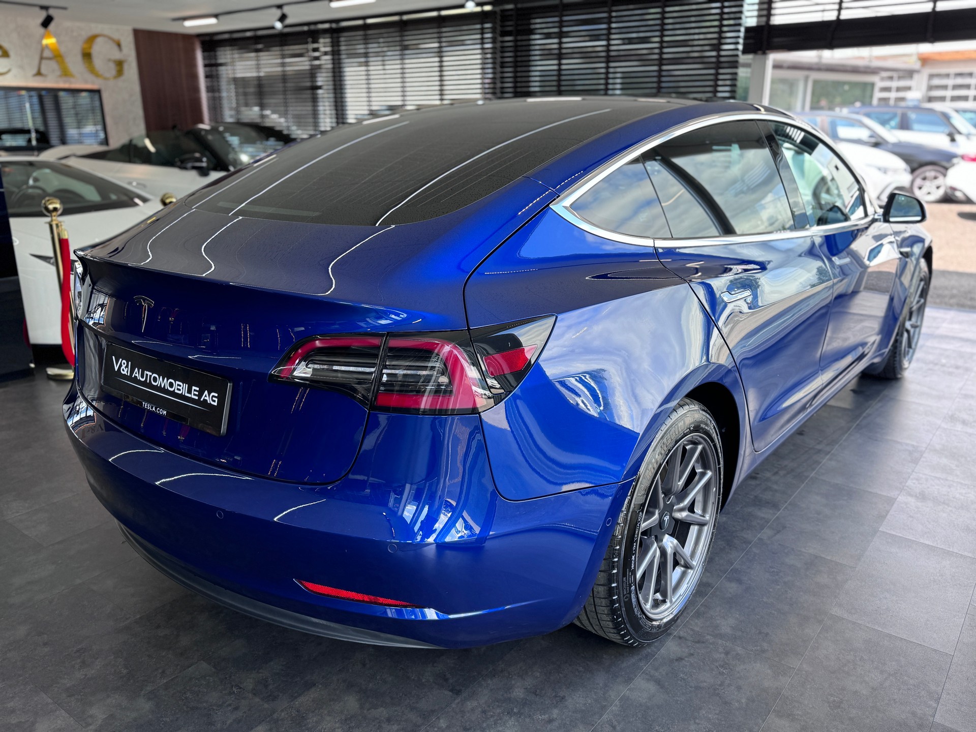 TESLA Model 3-image-7