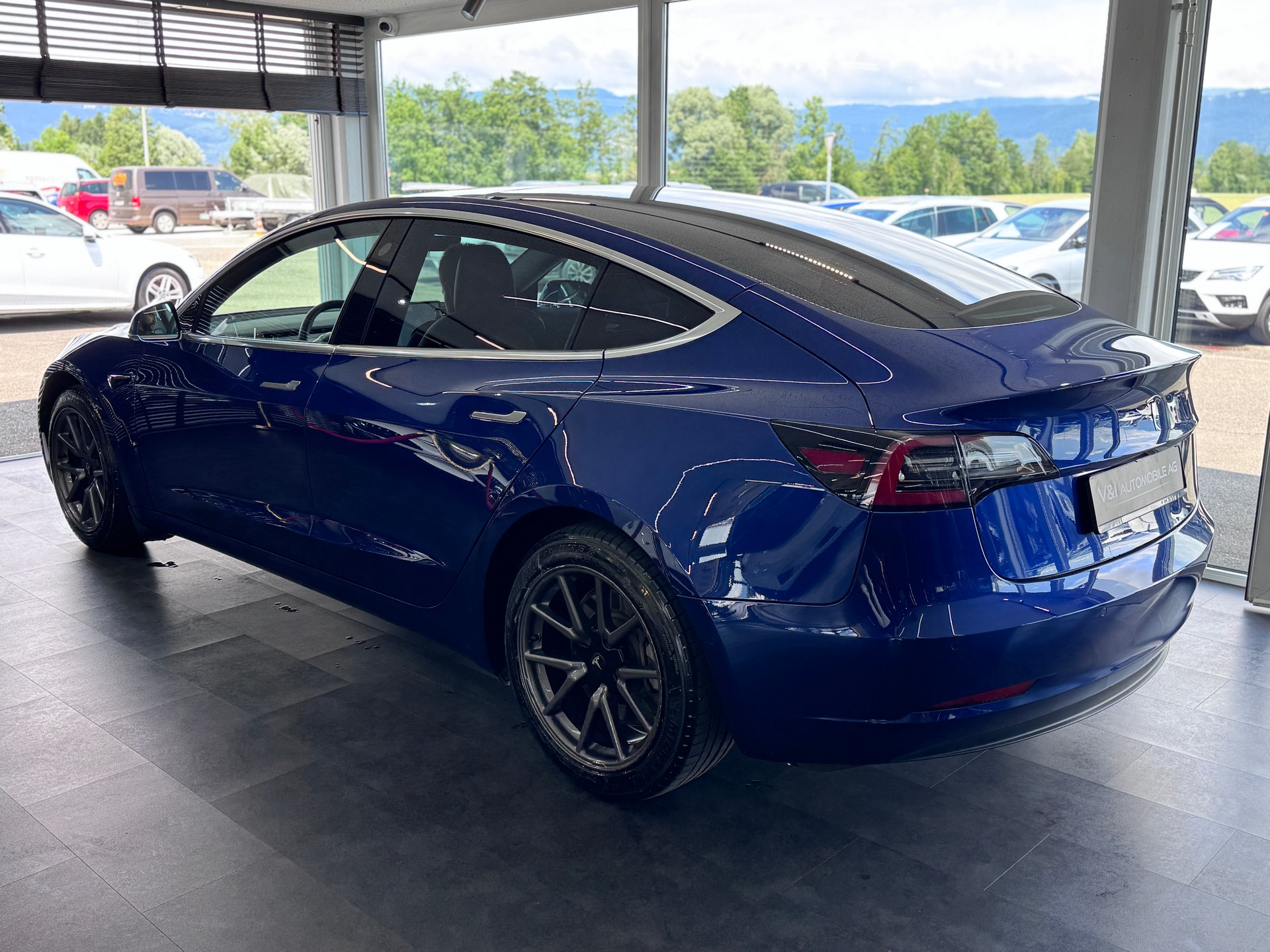 TESLA Model 3-image-5