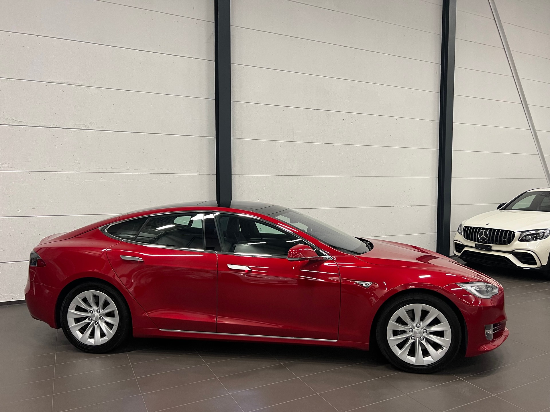 TESLA Model S 75 D-image-5